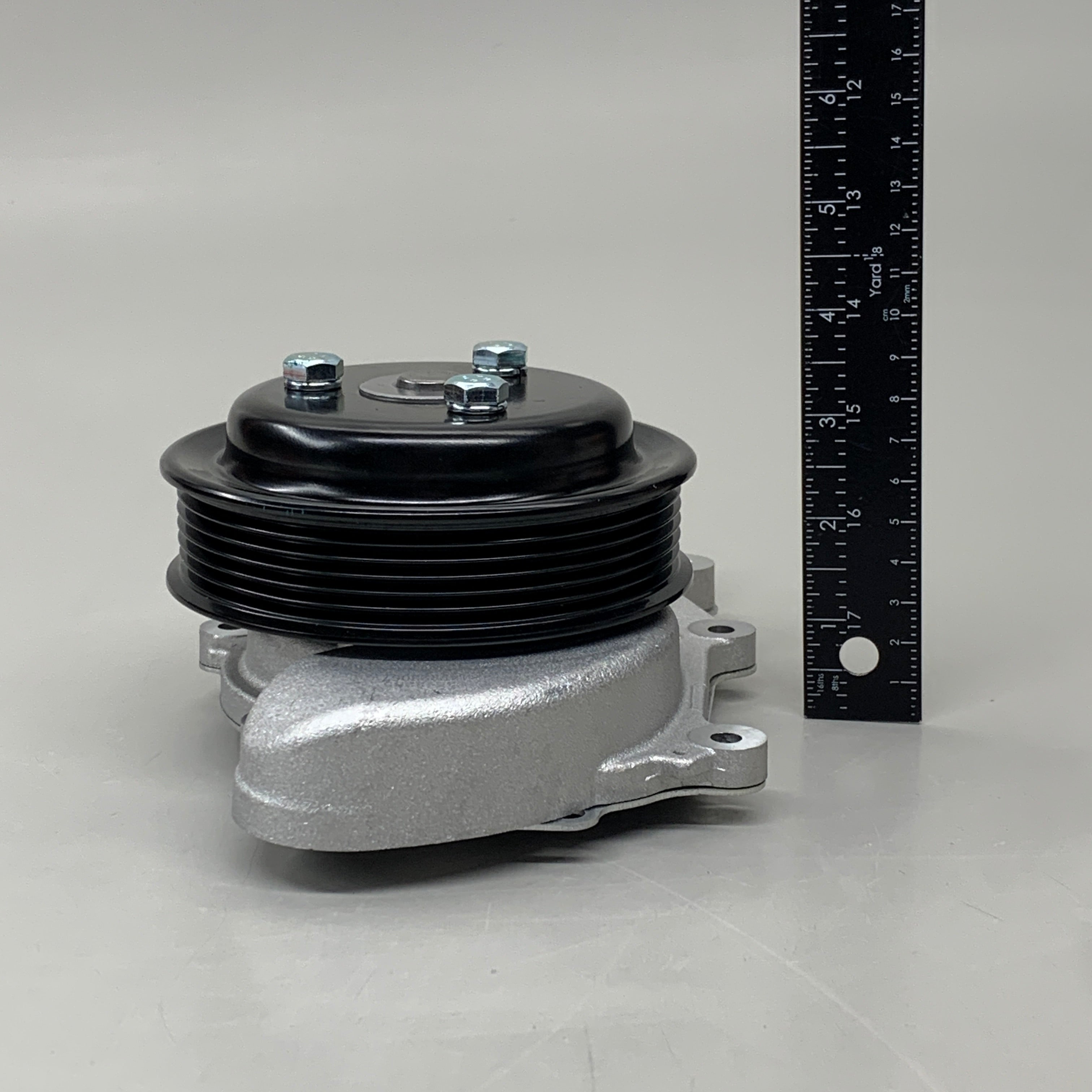 GMB Engine Water Pump for Mobility/Ford Vehicles 194197 125-3285