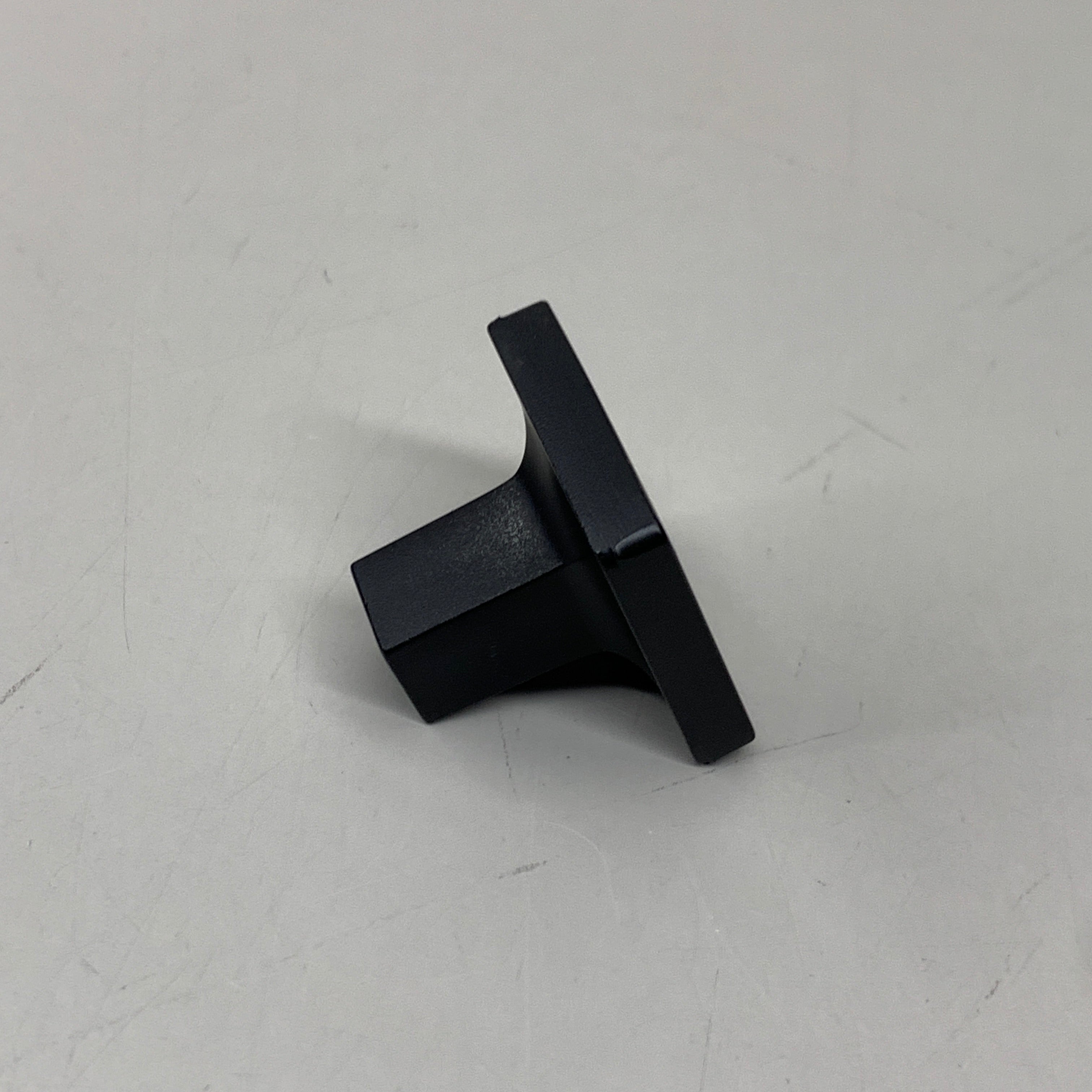 BERENSON (25 PACK) Contemporary Advantage One Square Knob Matte Black 0951-1055-P