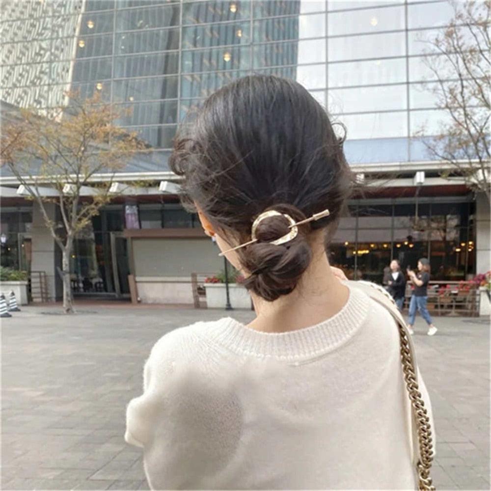 1 Pcs Women Metal Hairpin Retro Style Hair Sticks Hair Bun Cage with Stick Minimalist Hollow Vintage Hair Clips Fashion Hair Accessories for Women