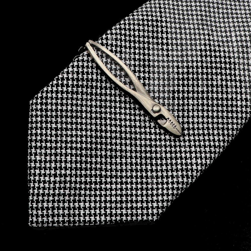 1 Piece Stainless Tie Clips Scissors Owl Shaped Unique Simple Tie Clip For Men Vintage Tie Bar Clip Men's Daily Tie Clip Accessories Stainless Steel Fashion Business Necktie Clips Elegant Mens Gift