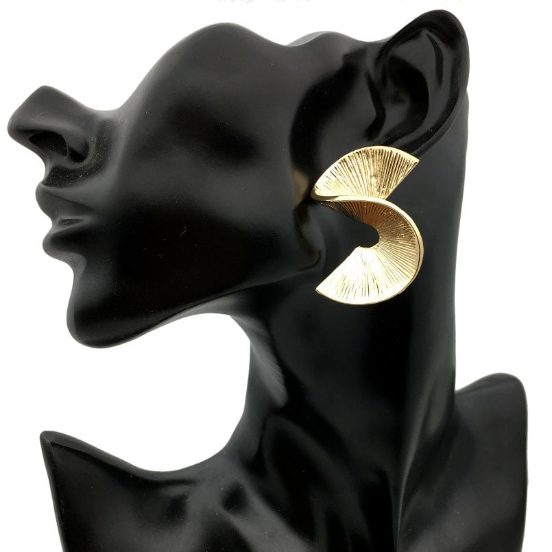 S-shaped geometric metal earrings