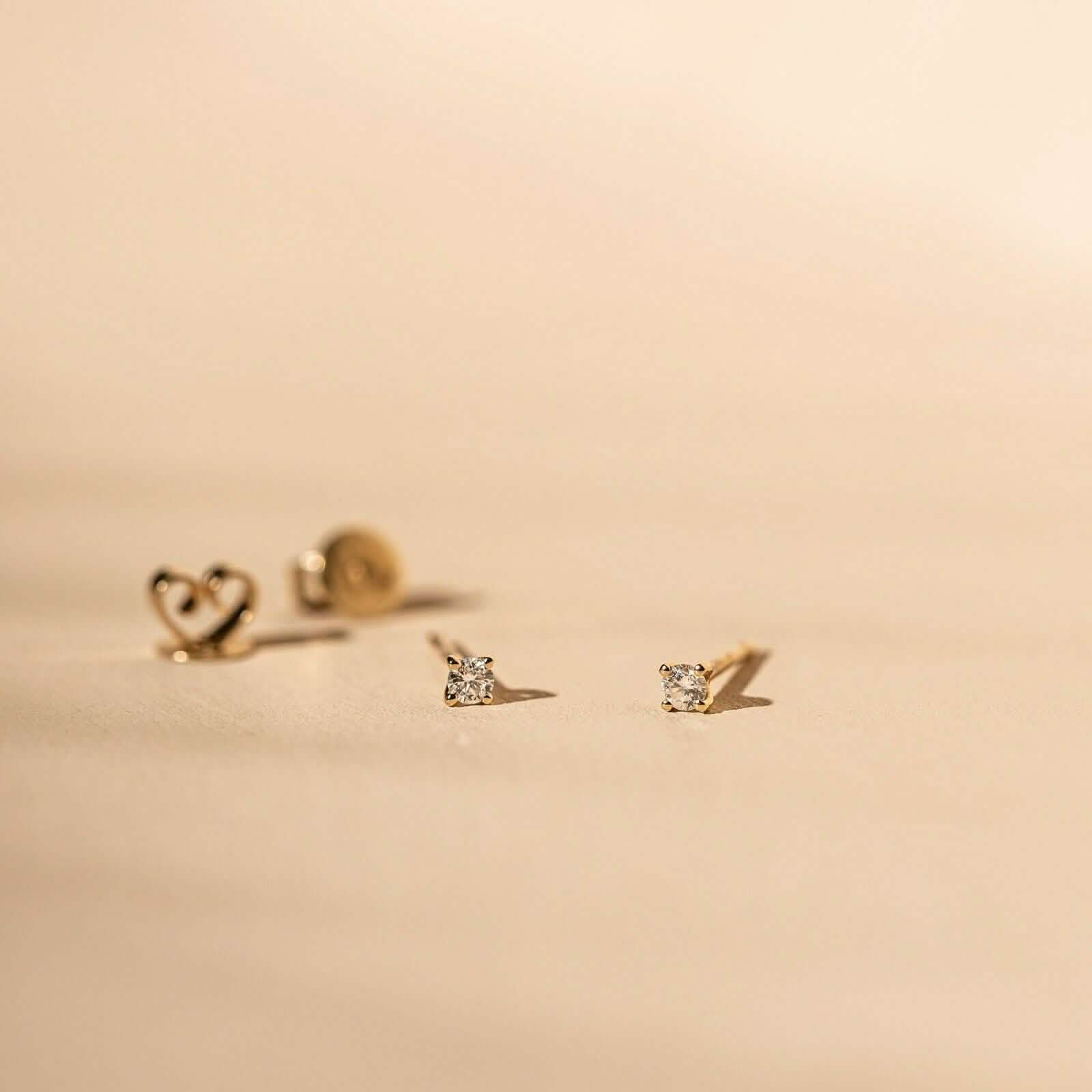 14k Solid Yellow Gold CZ Basket Setting Round Stud Post Earrings Unisex (Butterfly Push Back)