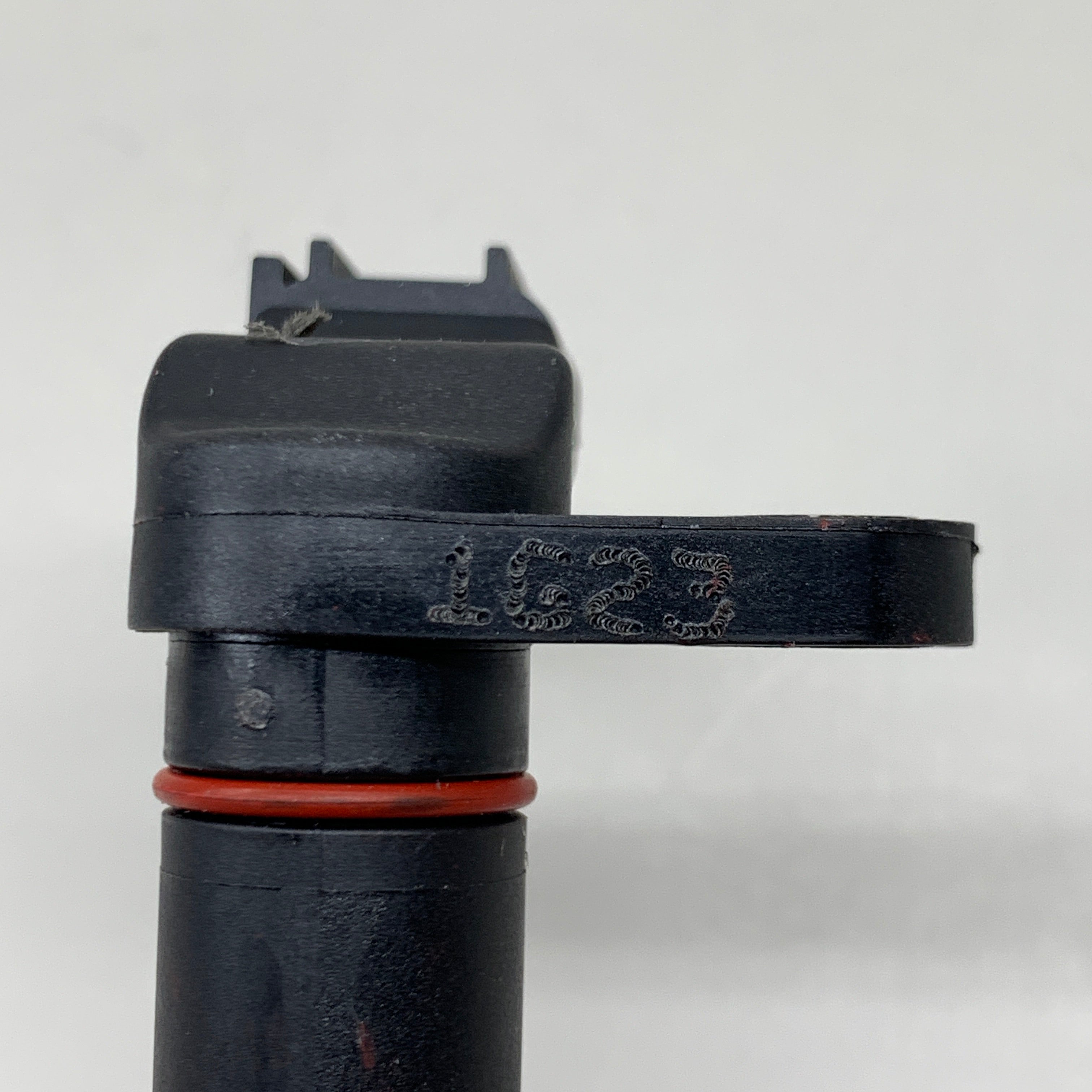 DENSO Oval Engine Camshaft Position Sensor 196-6006