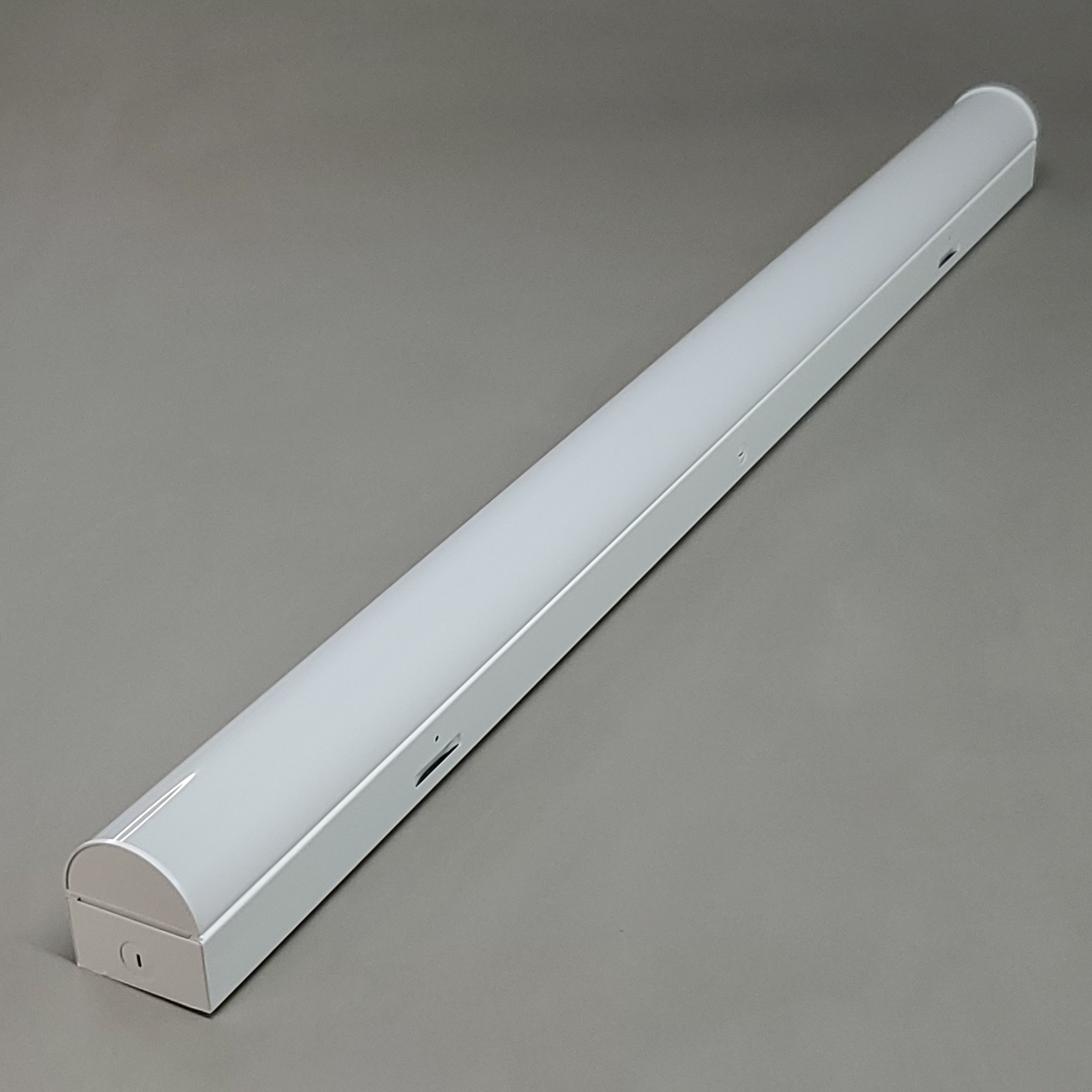 NATURALED Commercial LED Strip Light 4FT 25W 4007lm 5000K Voltage 120-277V 9262 (New)