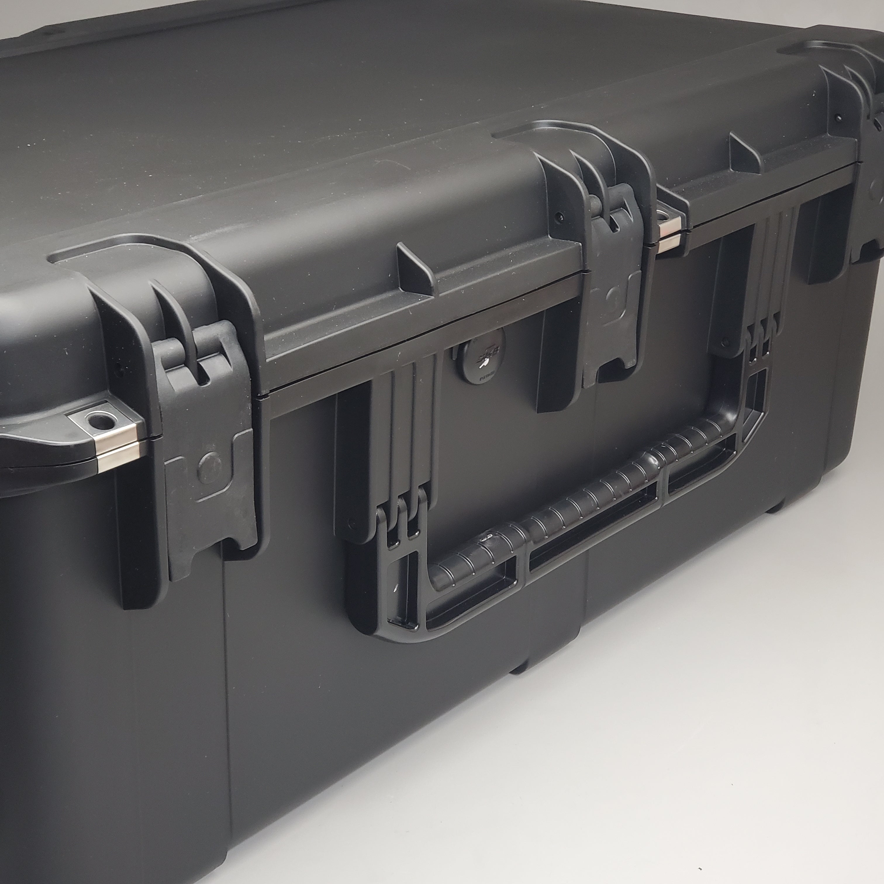 SKB (LARGE) 33.5" x 22" Rolling Black Case 2/10 Deep Empty 3I-3019-12BE