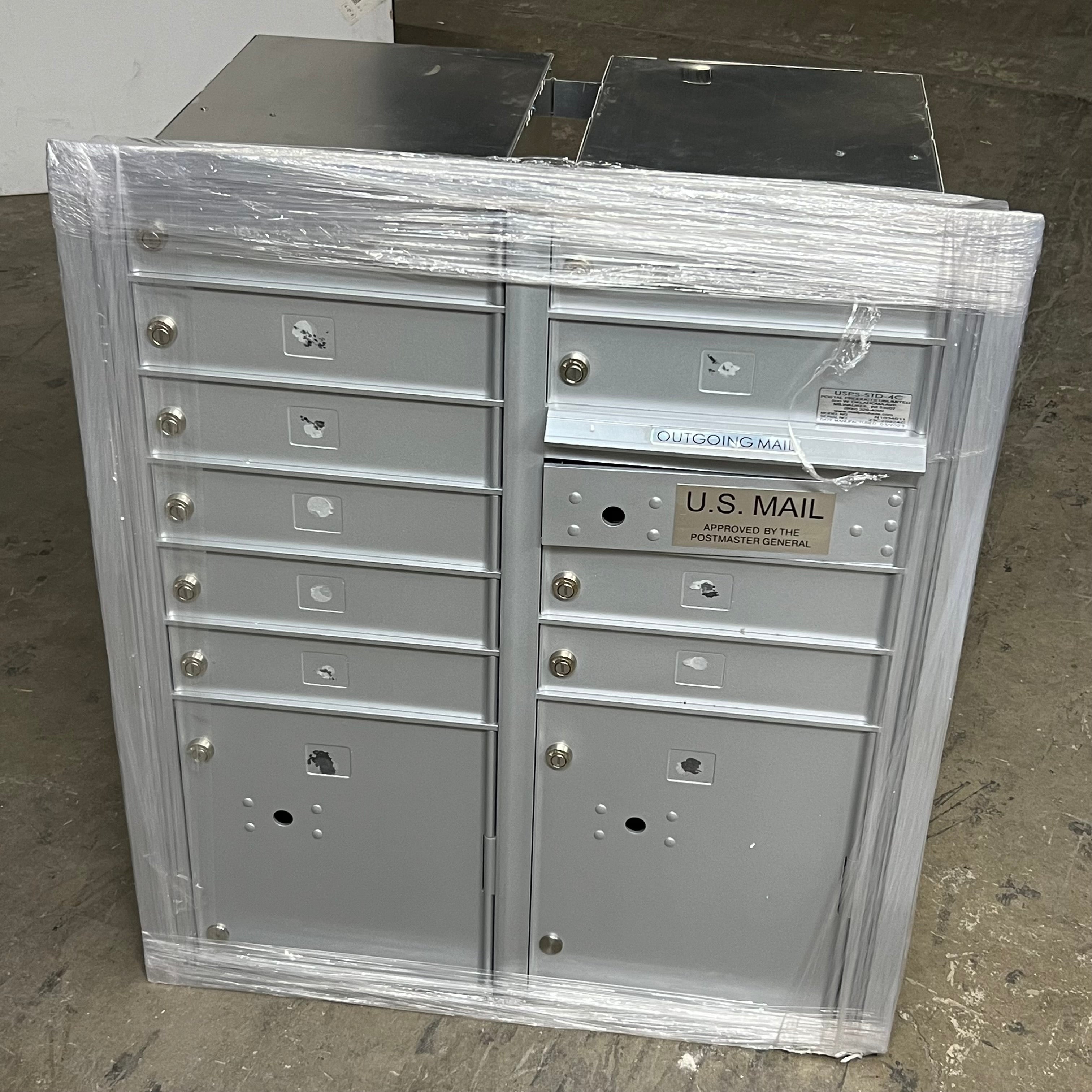 Florence 1570 Cluster Box Unit 12 Mailboxes + Outgoing Mail Compartment