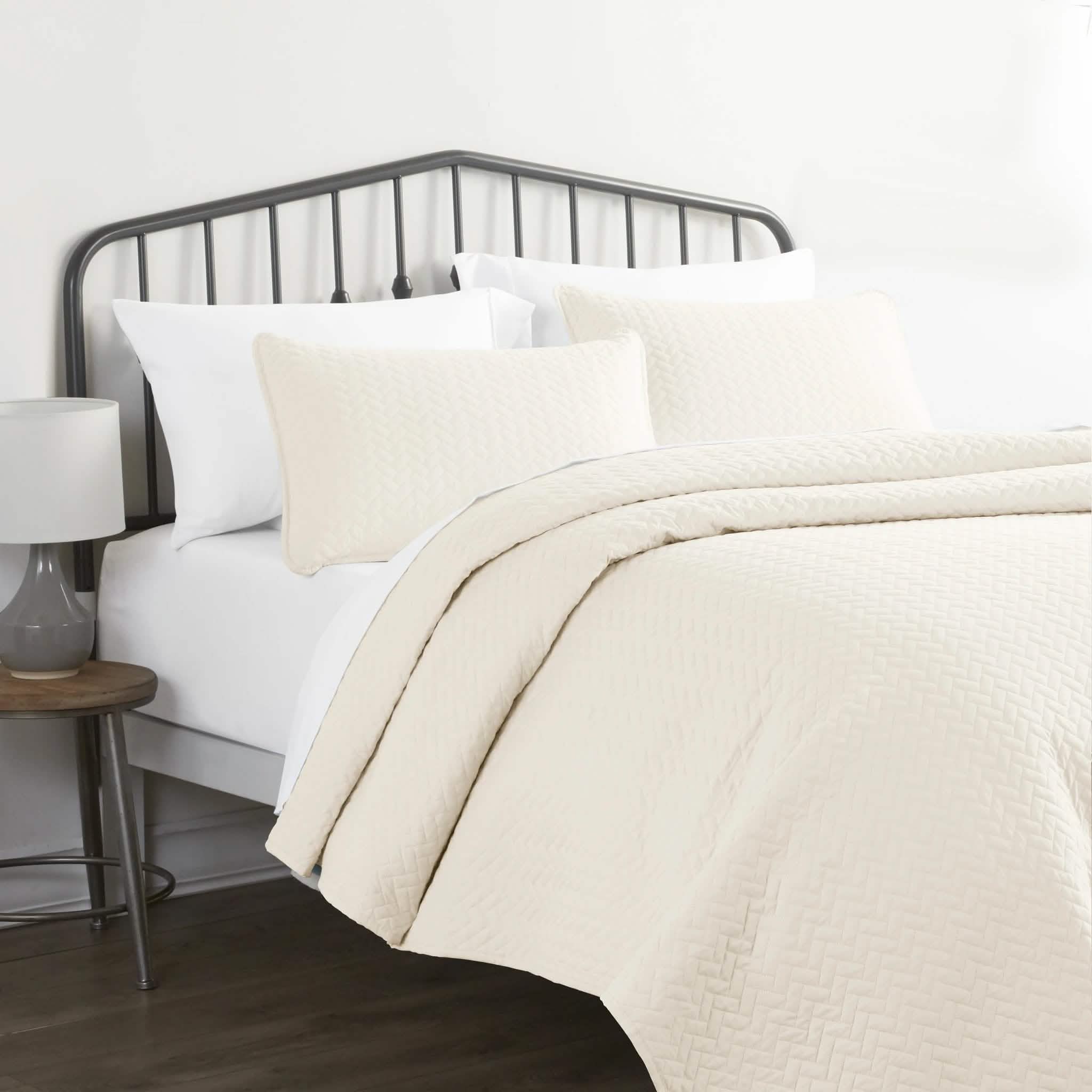 3-Piece Set: Herring Quilted Coverlet