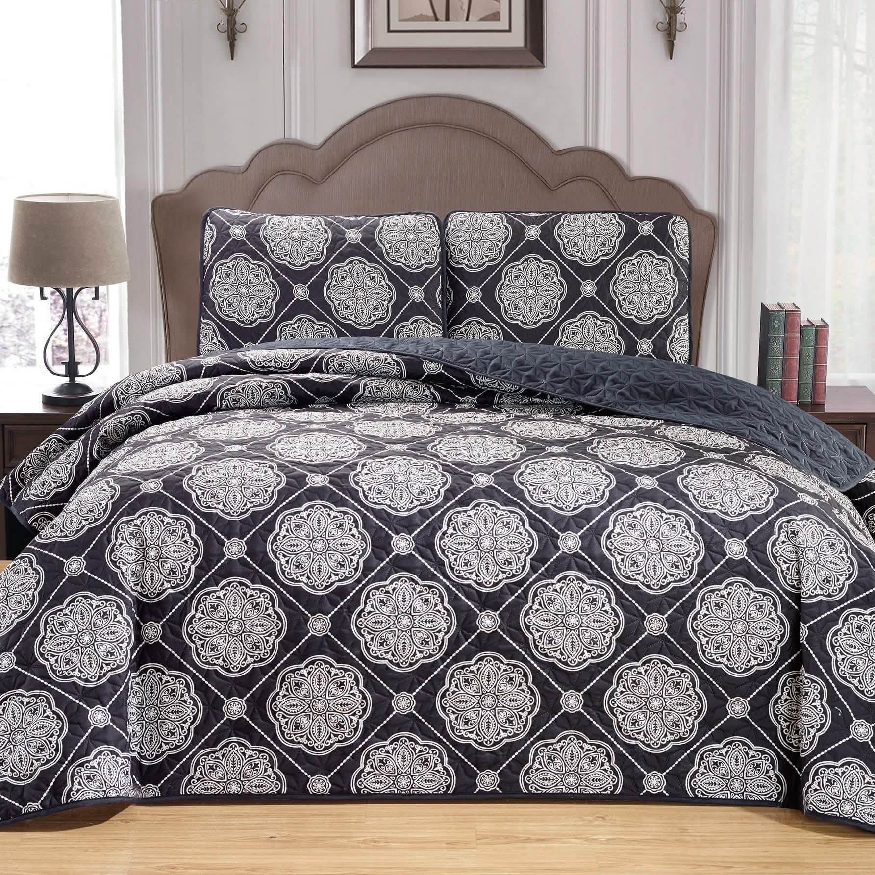 3-Piece Set: Medallion Reversible Oversized Bedspread Coverlet Quilt Bed Cover