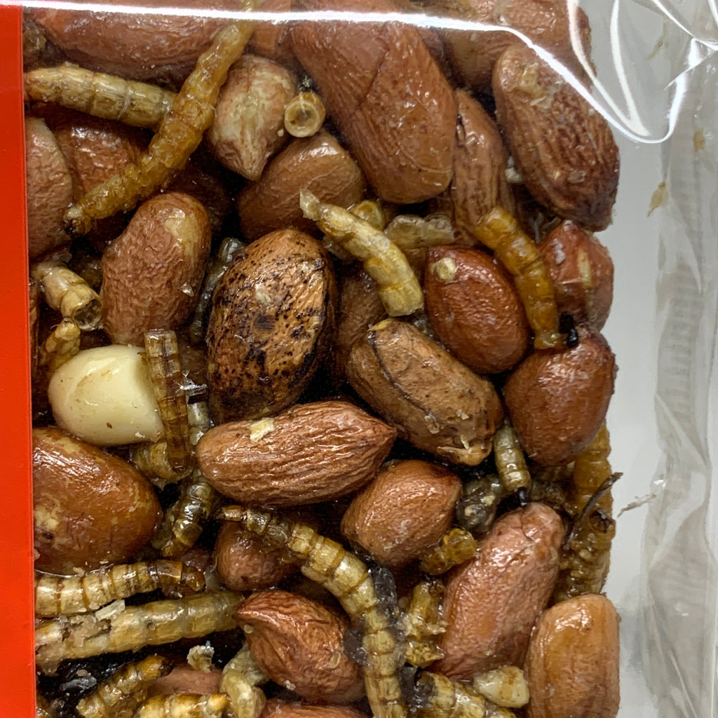 HAPPY HEN (3 PACK) Treat Square Peanut, Raisin & Mealworm 7.5 oz 855297003391