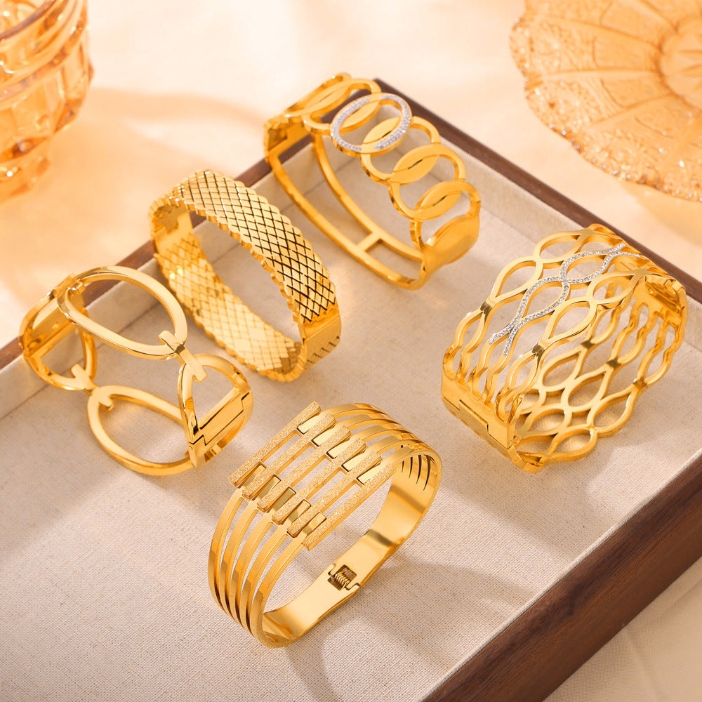 Fashion metal titanium steel bracelet with female geometric design and diamond studded spring buckle bracelet