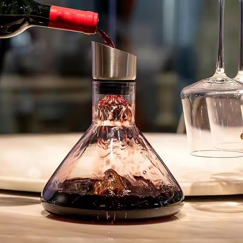 1500ML Hand - blown Crystal Wine Decanter with Built - in Aerator Pourer, ideal for red wine.