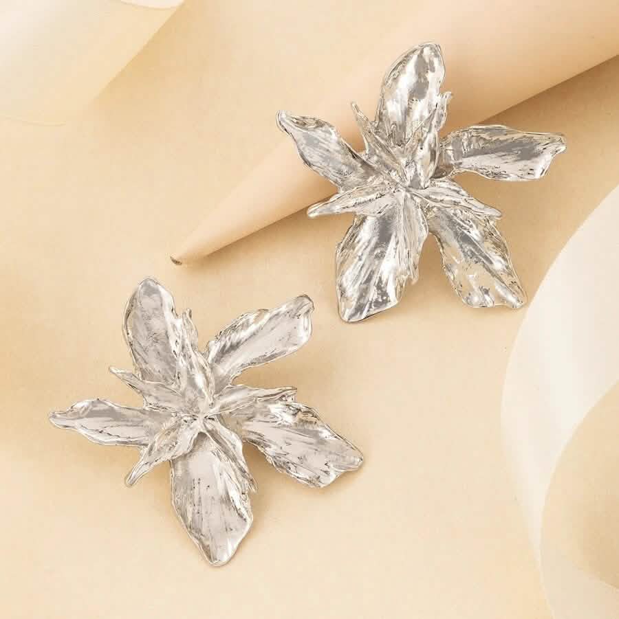 4-Pairs: Women's Textured Metal Flower Design Stud Earrings