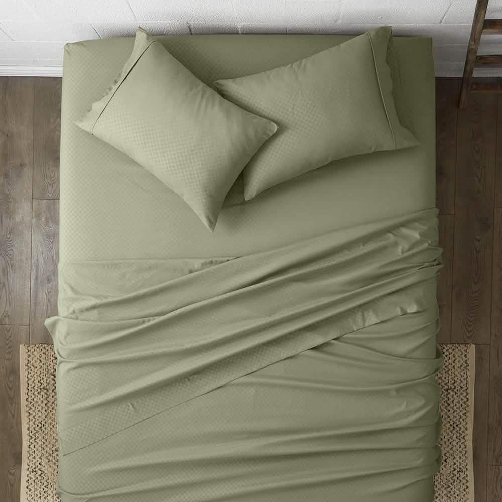 4-Piece: Checkered Embossed Sheet Set