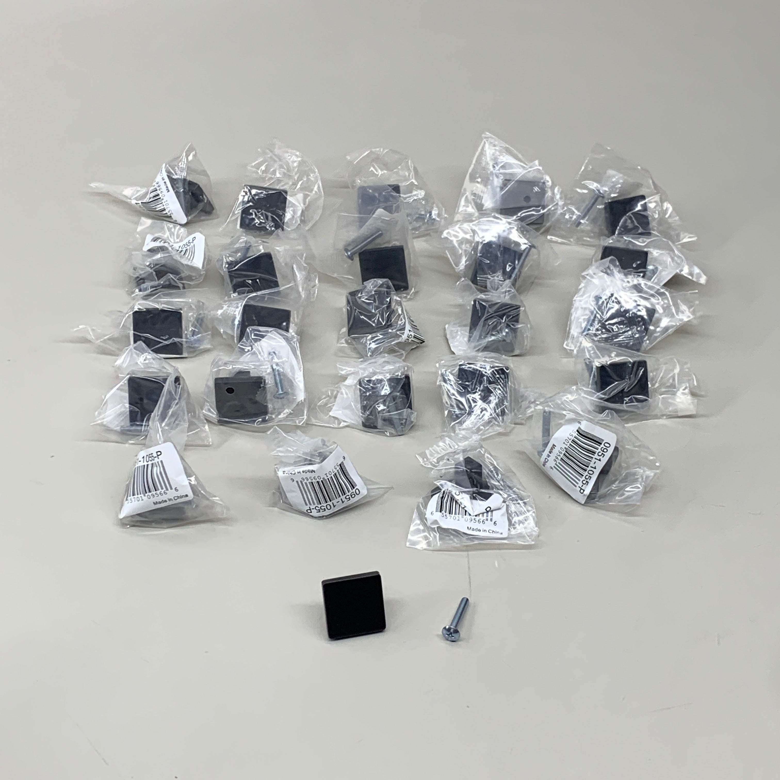 BERENSON (25 PACK) Contemporary Advantage One Square Knob Matte Black 0951-1055-P