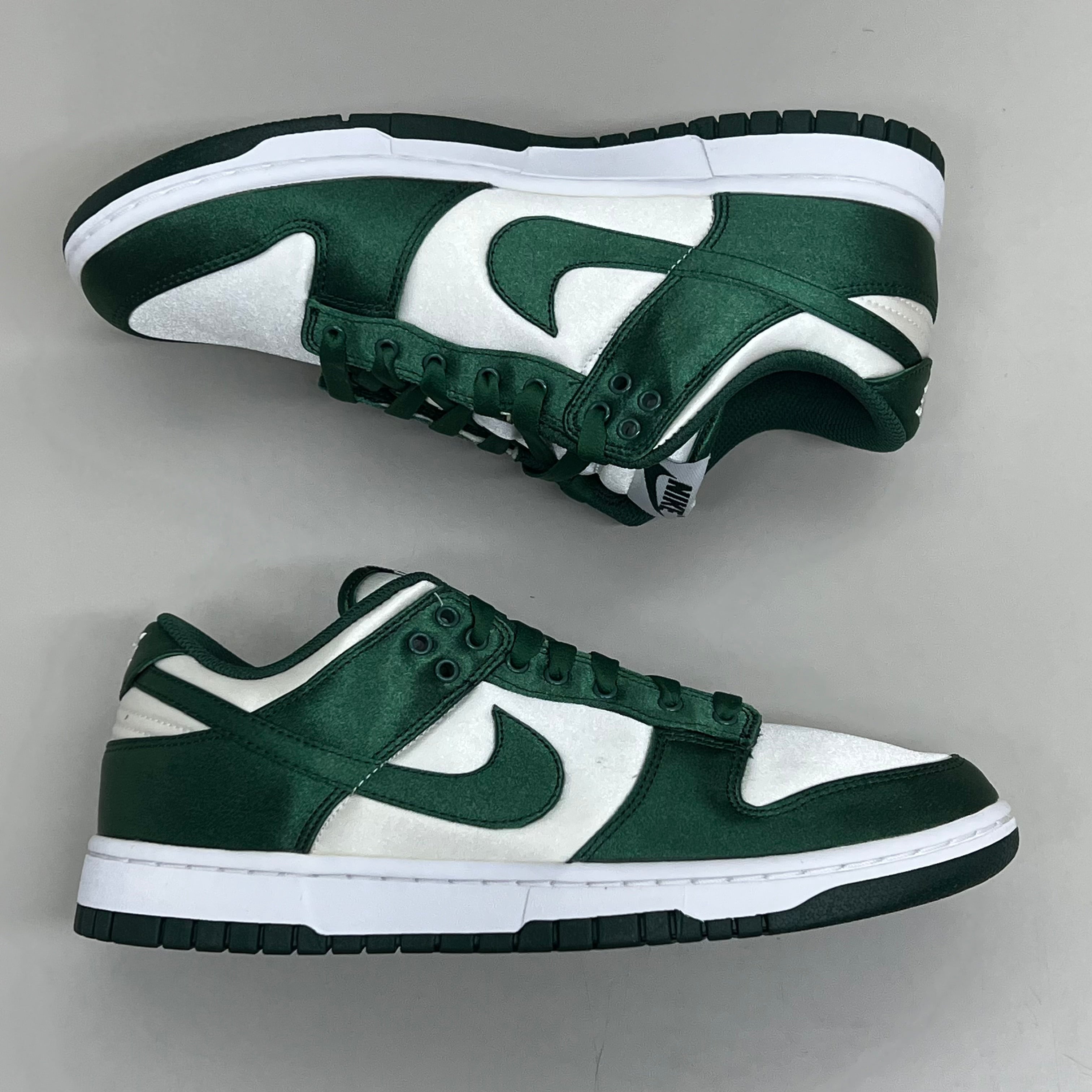 NIKE Dunk Low Satin ESS SNKR Sz Women's 5.5 Men's 4 White/Team Green DX5931100