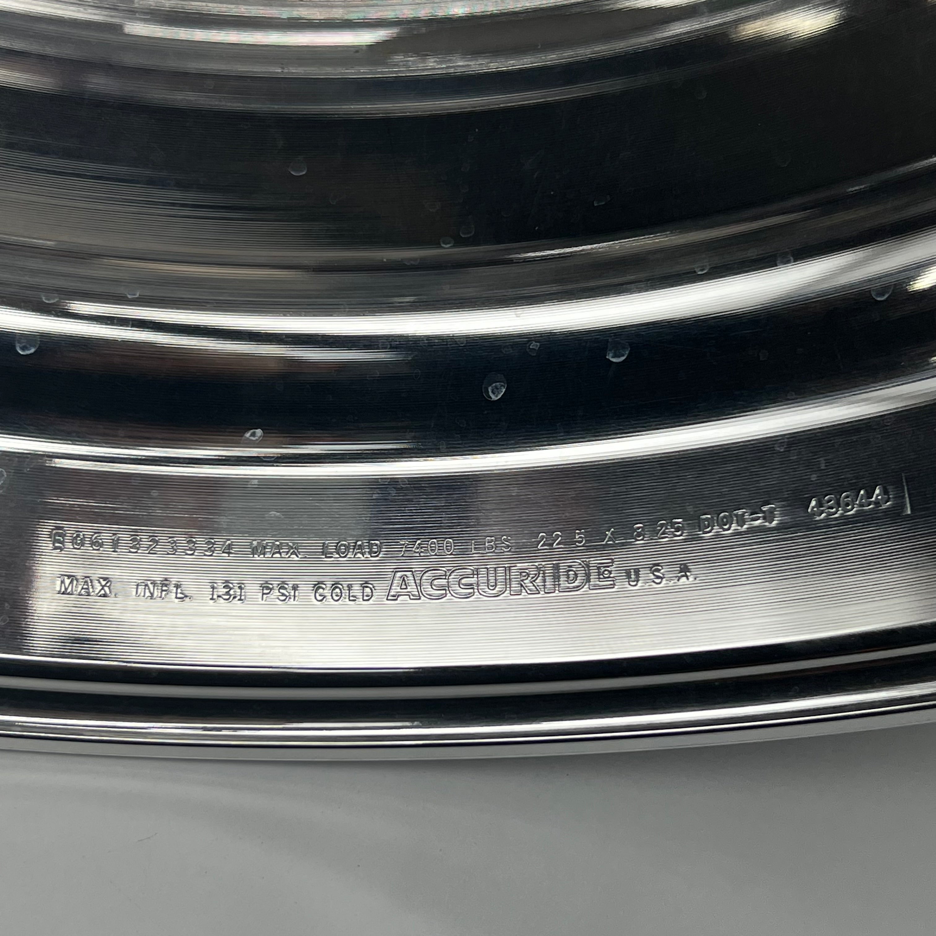 ACCURIDE Accu-Lite 22.5 x 8.25 Inch Aluminum Hub Pilot Wheel 10 Hole 43644 XP