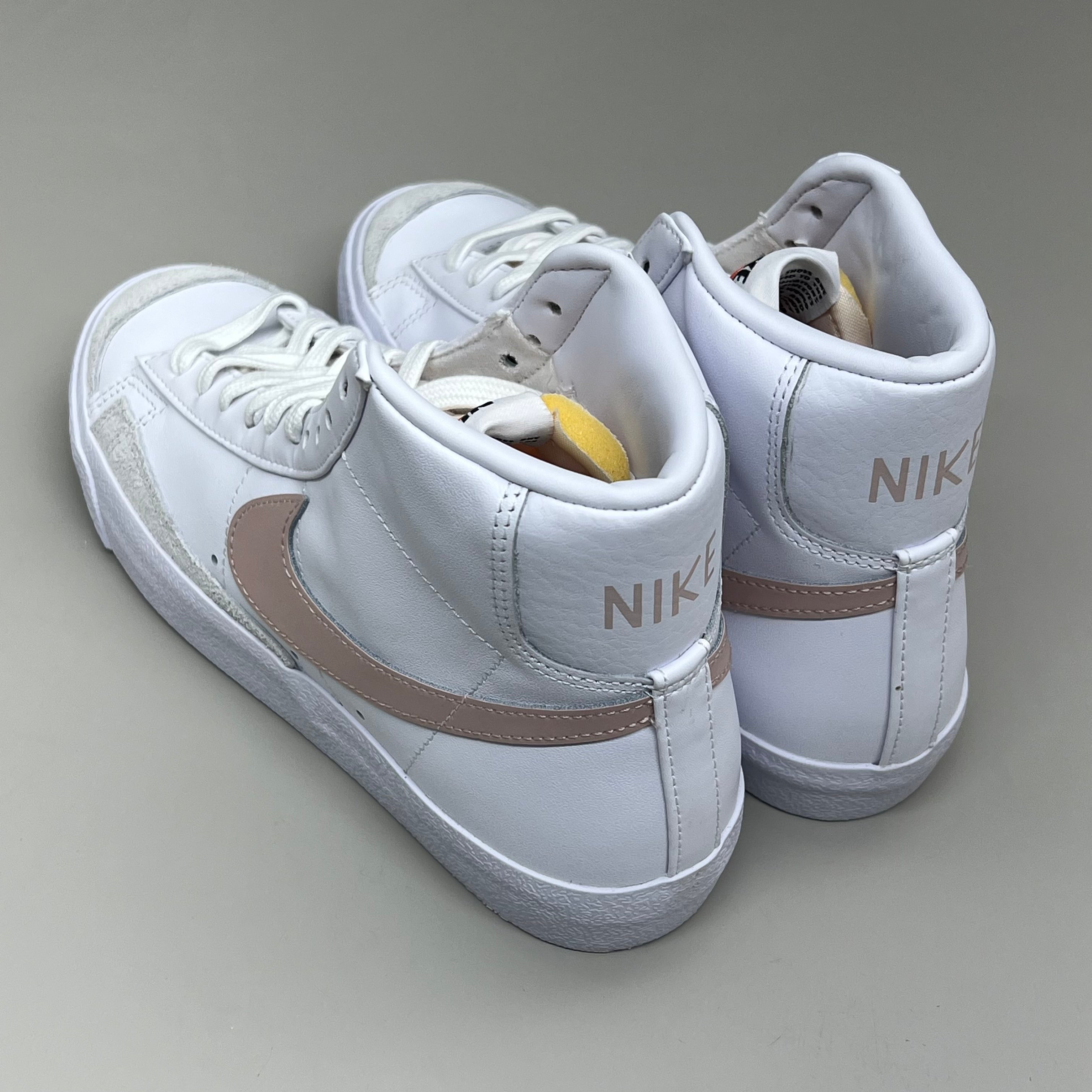 NIKE Blazer Mid '77 Retro Sneakers SZ Womens 12 Mens 10.5 White/Pink CZ1055 118