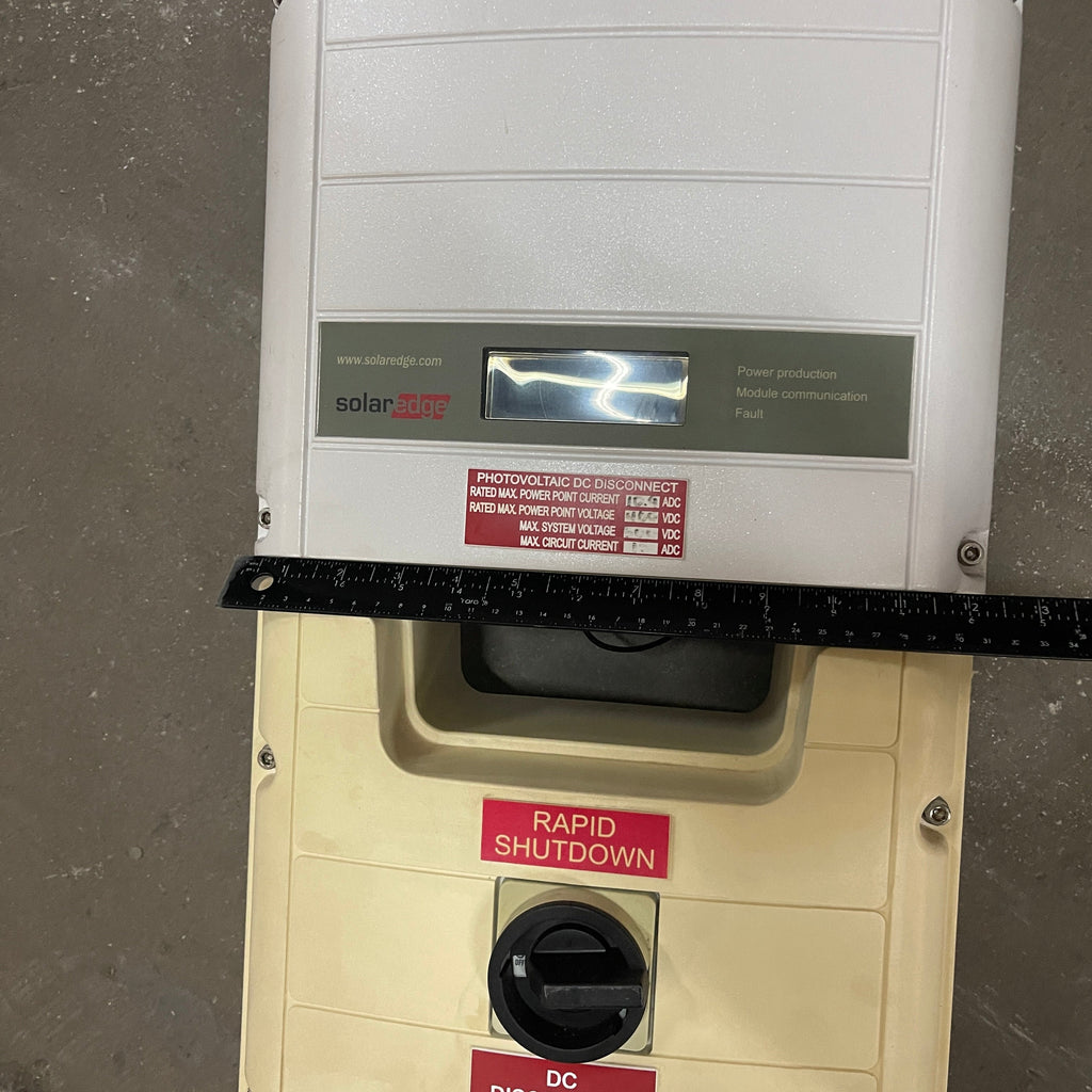 SOLAREDGE Storedge Inverter Equipment SE3800A & BCU-1PH-USS (For Parts, Not Tested)