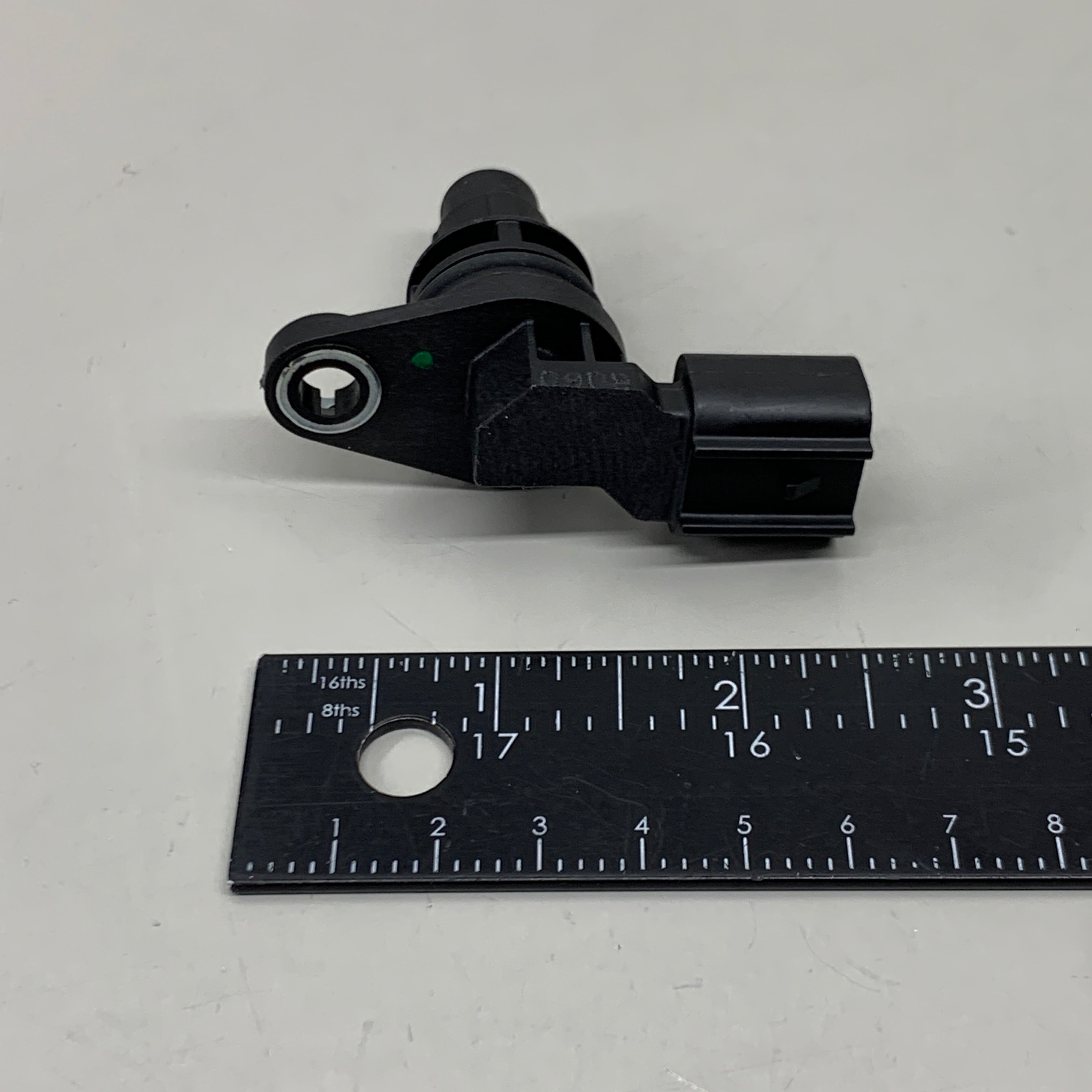 DENSO Engine Camshaft Position Sensor 196-6001