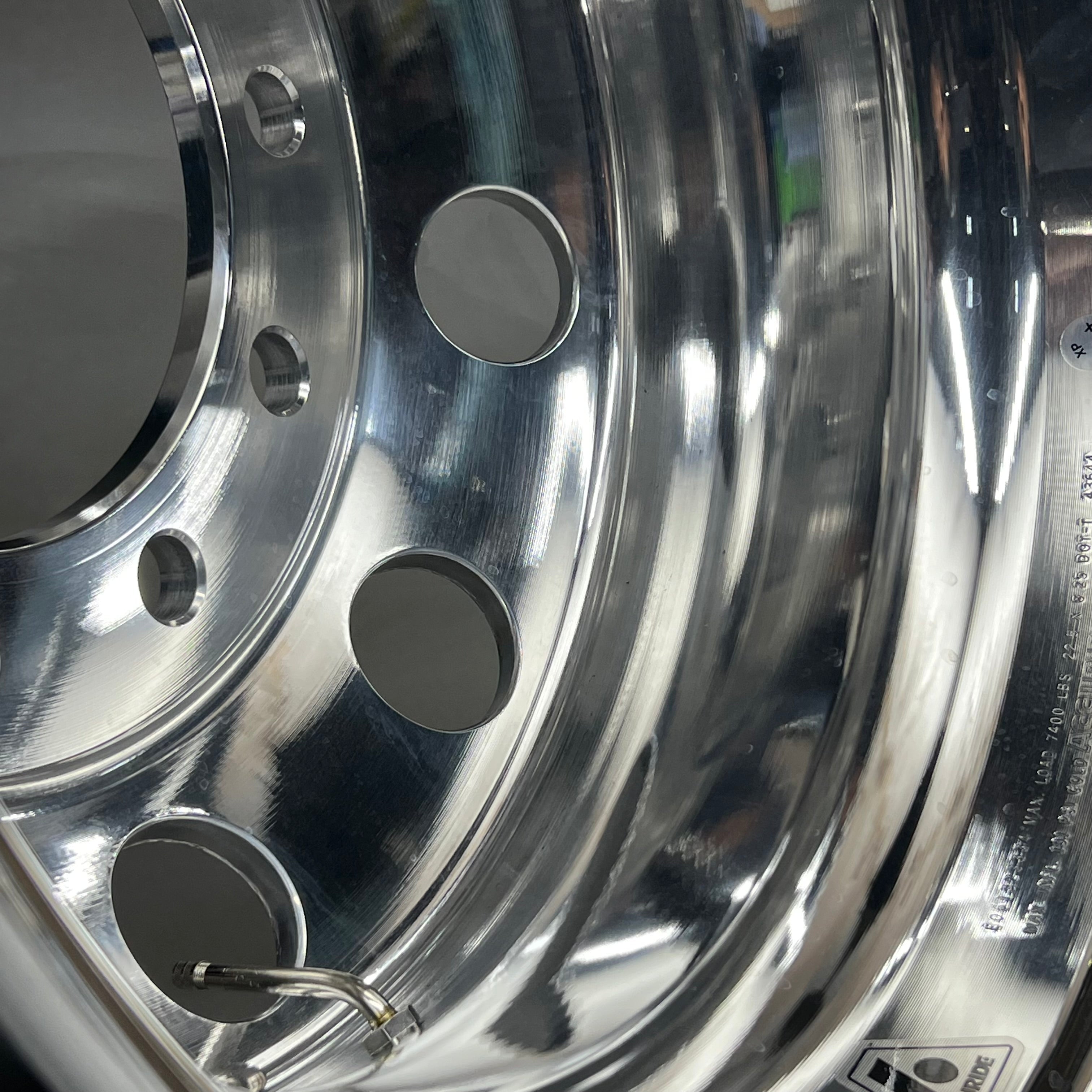 ACCURIDE Accu-Lite 22.5 x 8.25 Inch Aluminum Hub Pilot Wheel 10 Hole 43644 XP