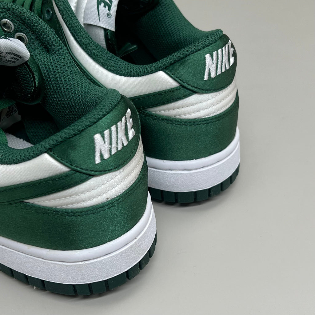 NIKE Dunk Low Satin ESS SNKR Sz Women's 5.5 Men's 4 White/Team Green DX5931100