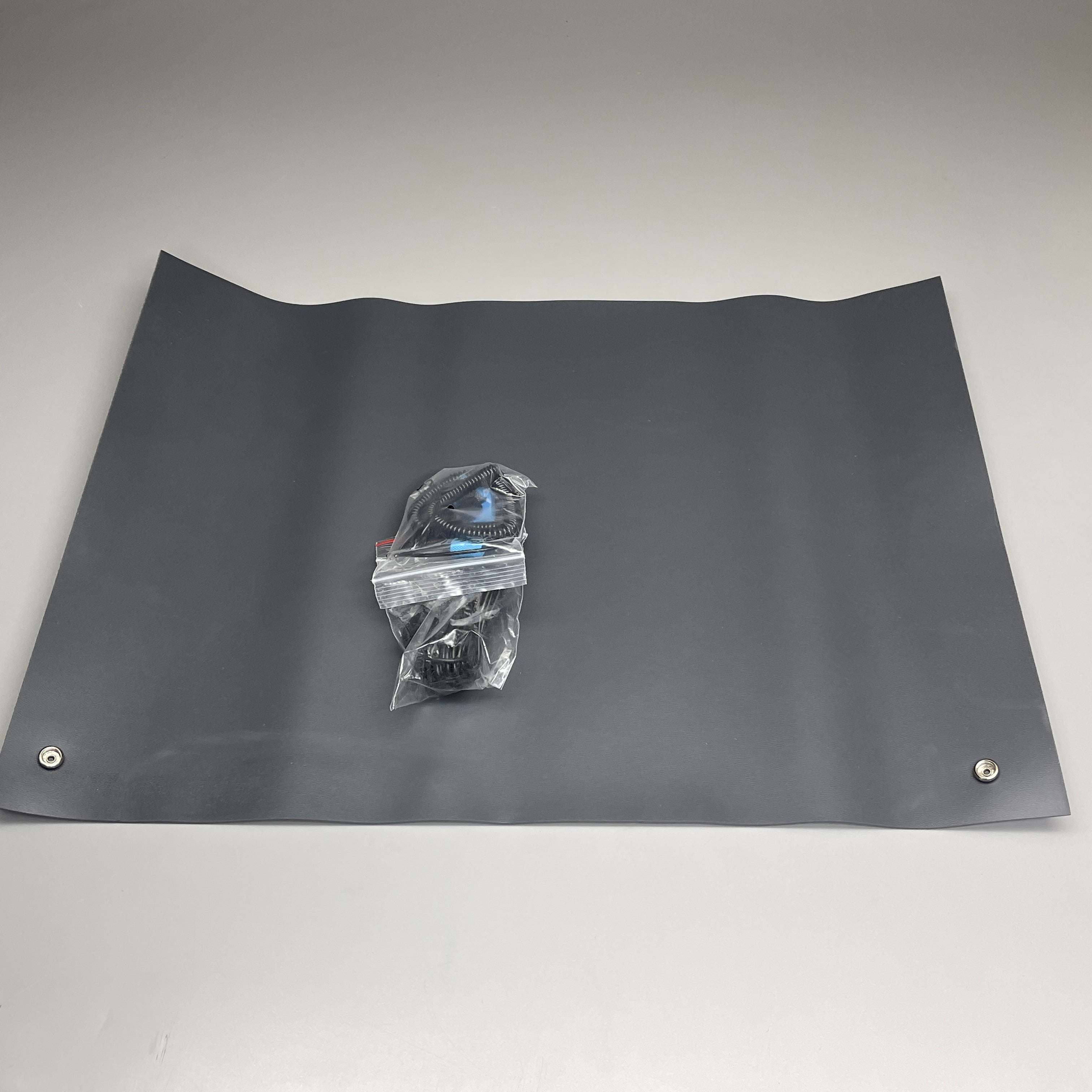 BERTECH ESD Anti-Static Mat Sz 18” x 24” Dark Grey 3059T-18x24GKT