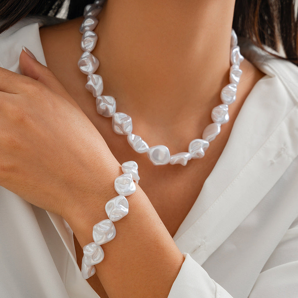 Fashionable irregular shaped pearl necklace, light luxury style, metallic feeling, collarbone chain set