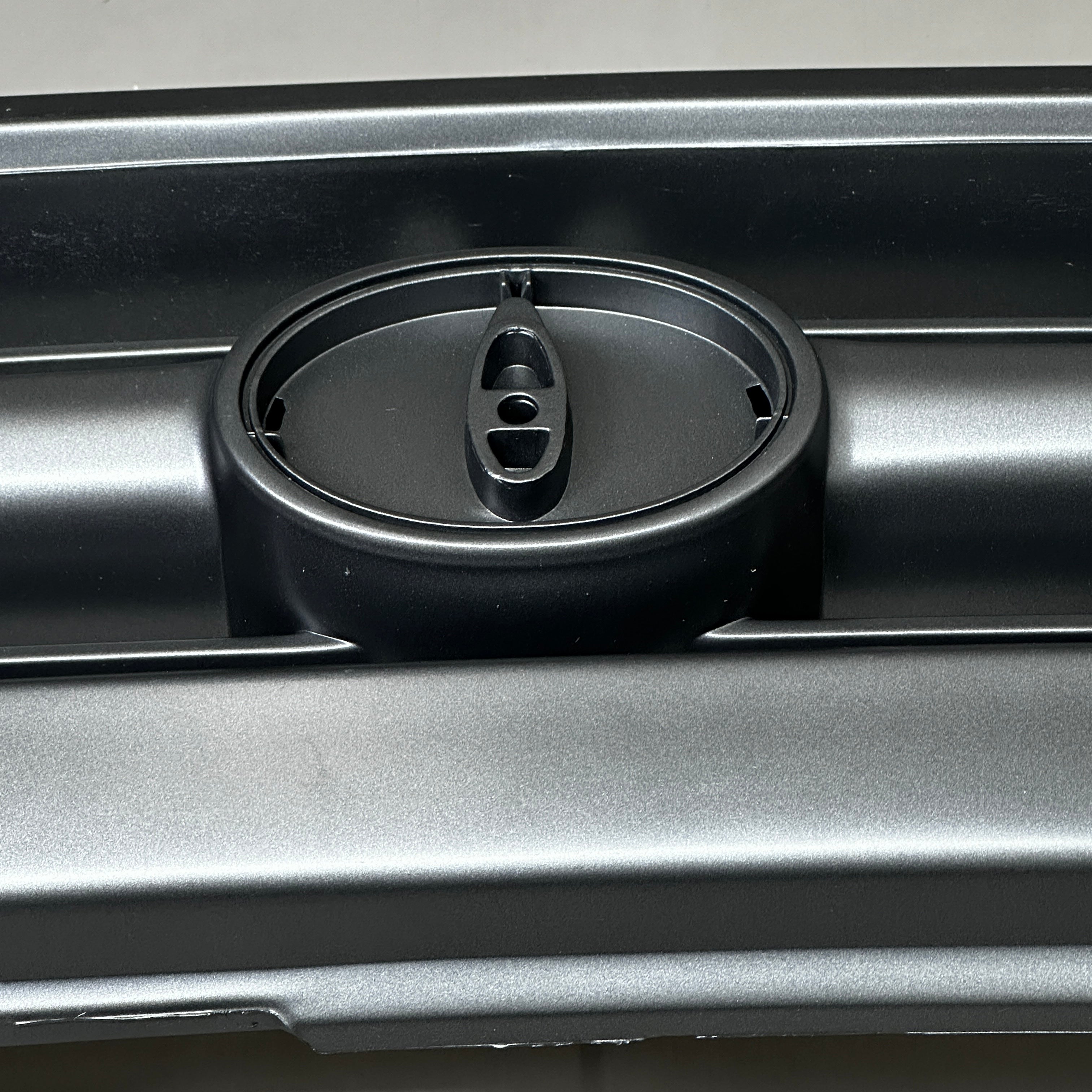 PROFORTUNE TYG095NB Replacement Grille for 1996-1998 TOYOTA 4Runner (AS-IS, 1 Mount Damaged)
