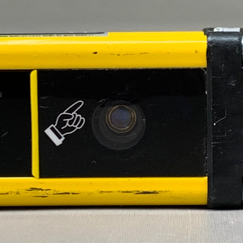 ALLLEN BRADLEY Guard Shield Light Curtain Transmitter 47" x 2" Yellow T4K1440YD Used AS-IS