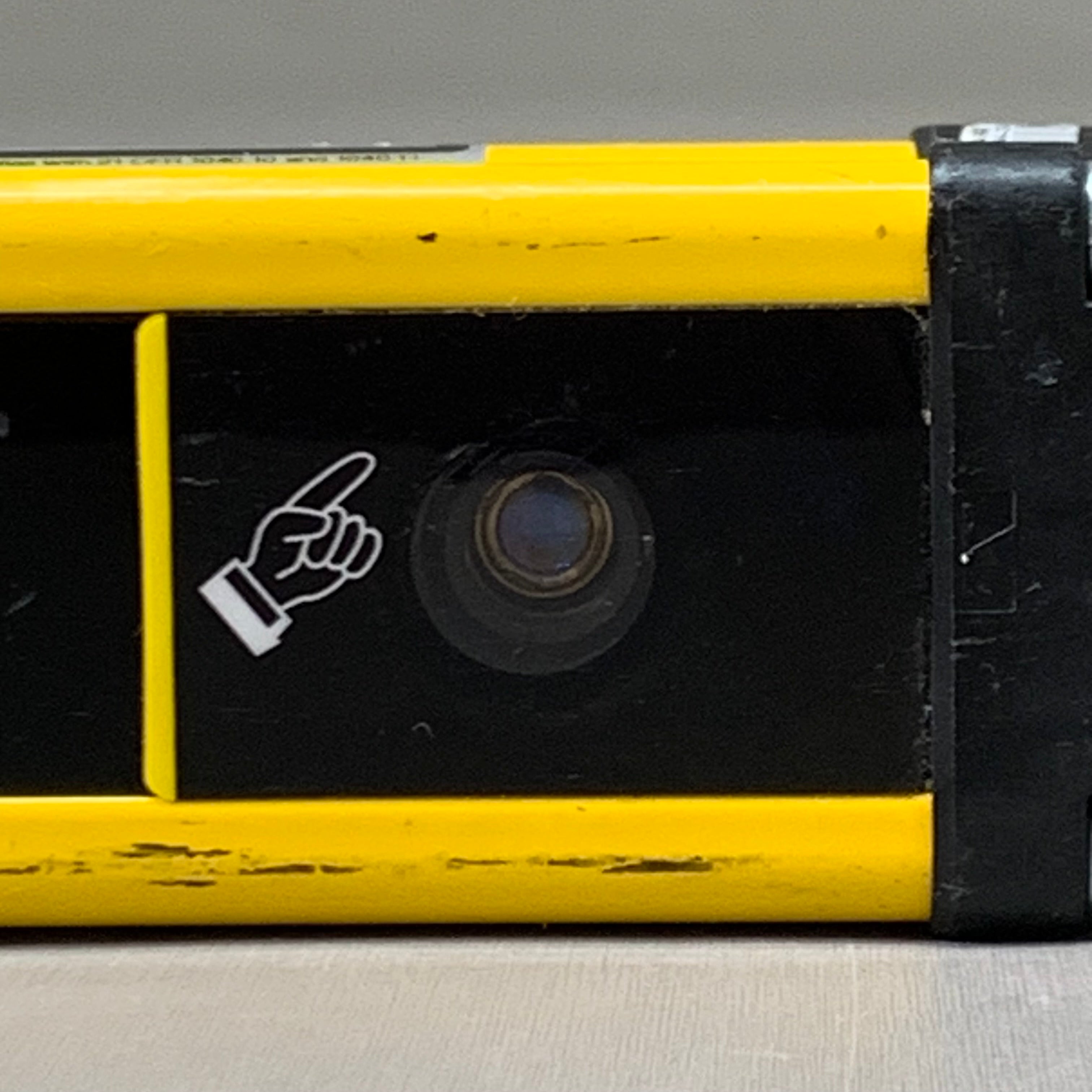 ALLLEN BRADLEY Guard Shield Light Curtain Transmitter 47" x 2" Yellow T4K1440YD Used AS-IS