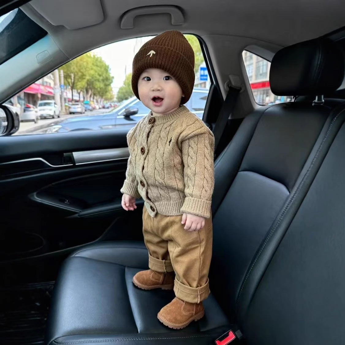 Korean-style Boys Autumnwinter Khaki Embroidered Cable-knit Thickened Sweater