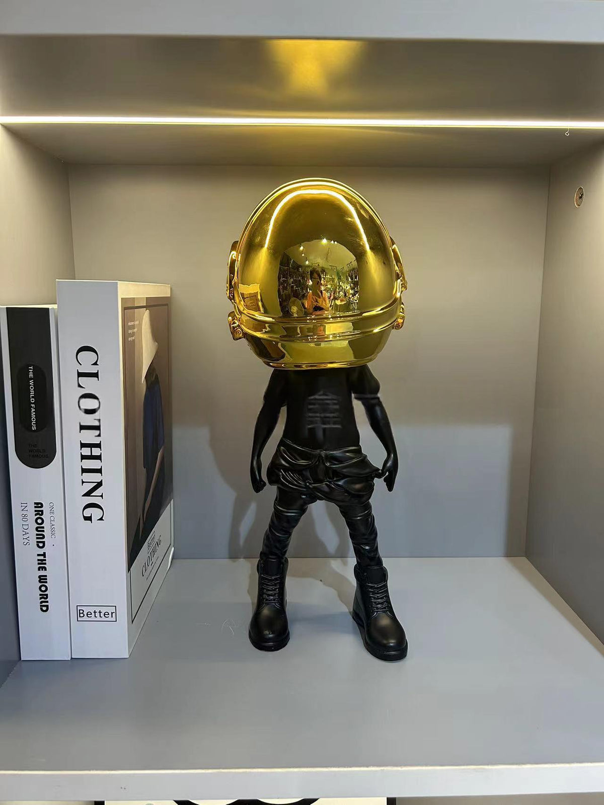 Modern Minimalist Astronaut Figurine For Childrens Rooms