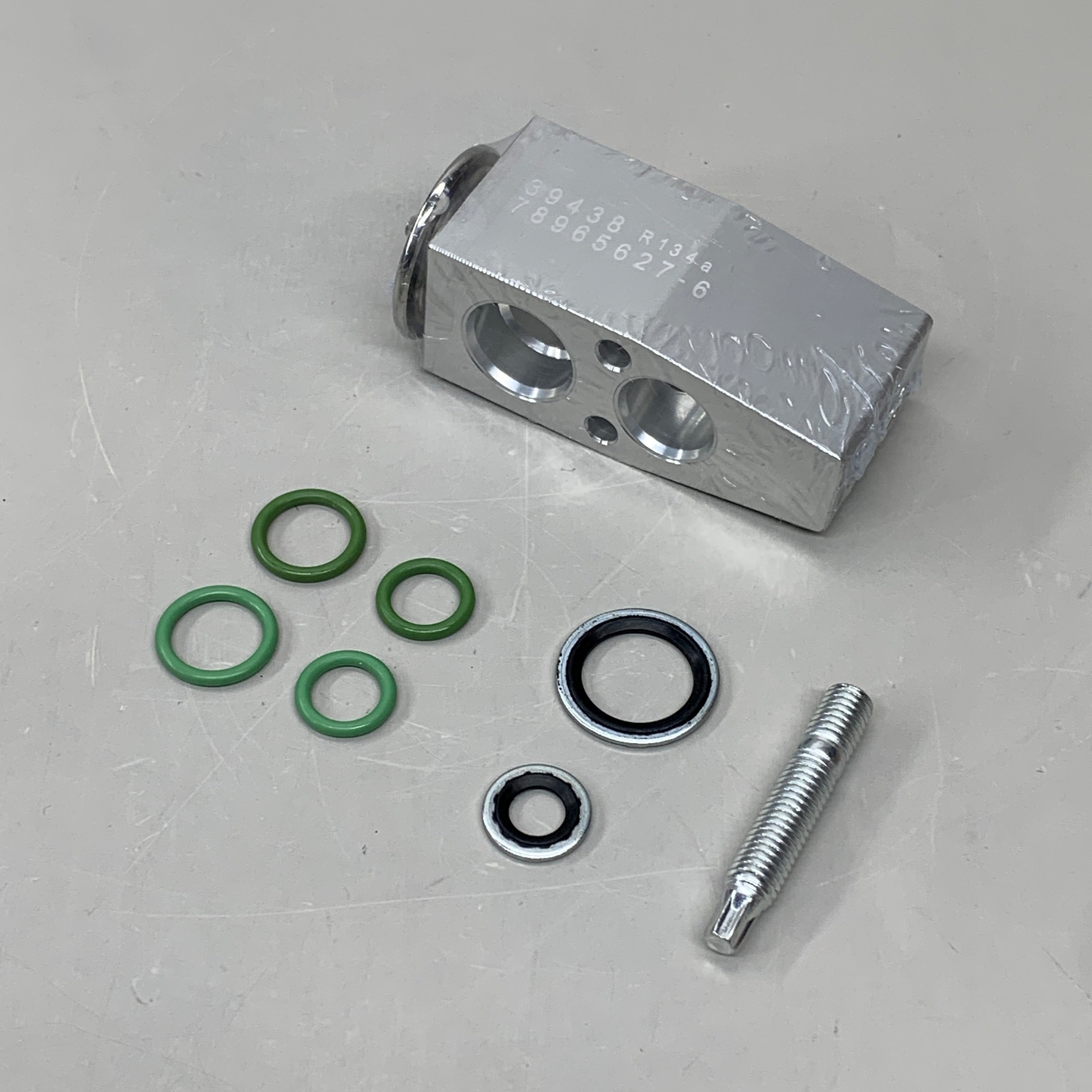 FOUR SEASONS Lot of 8! System Replacement 45910, O-Rings 24675, and Expansion Valves 39438
