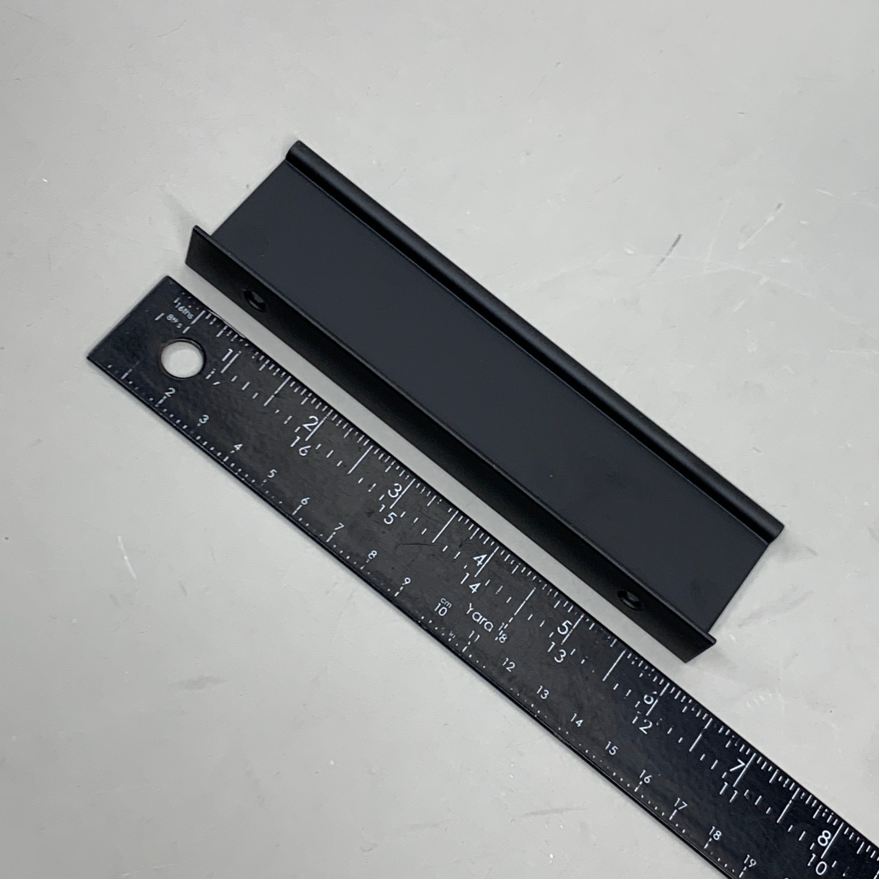 BERENSON (25 PACK) Bravo 112mm CC Satin Black Edge Pull Aluminum 1064-4055-P