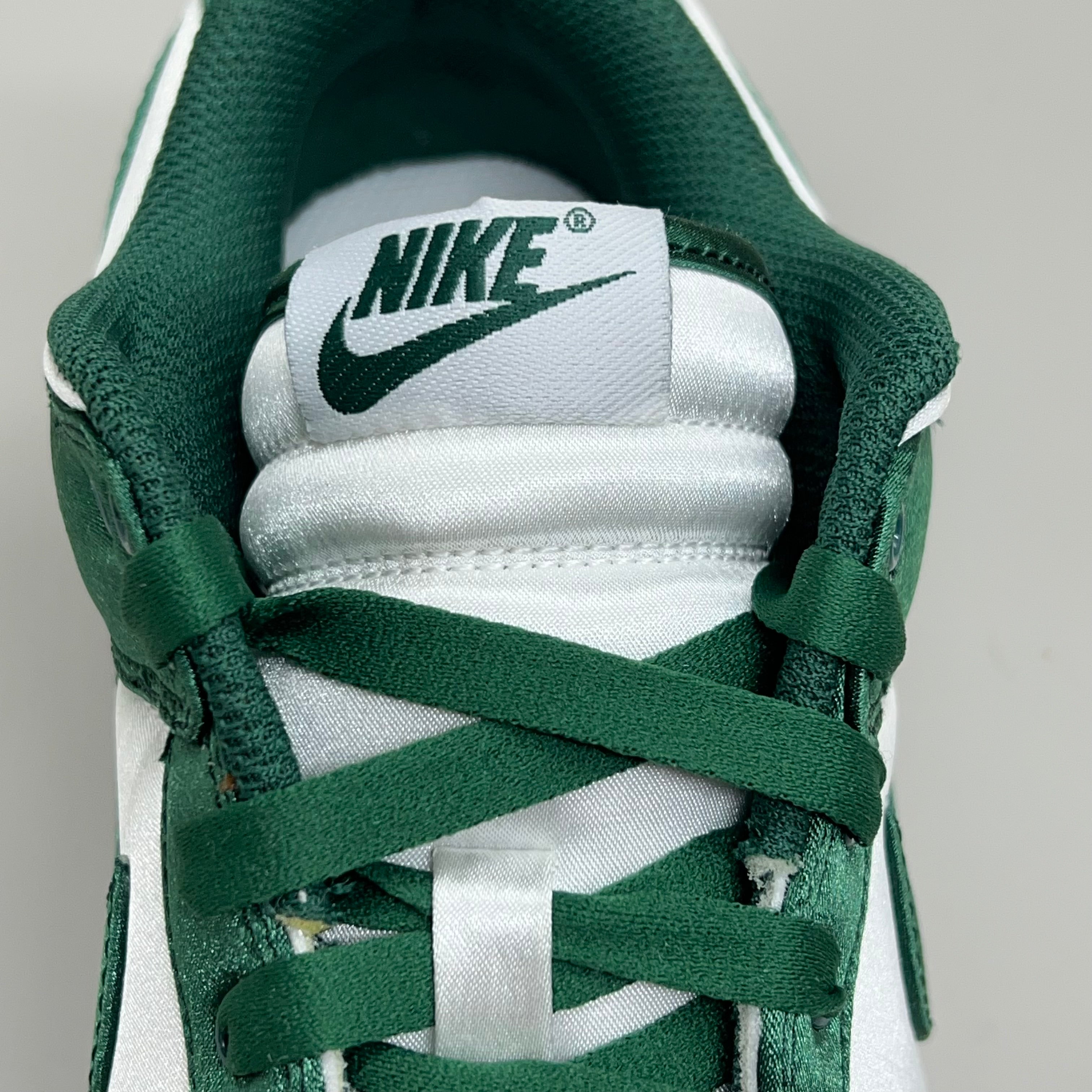 NIKE Dunk Low Satin ESS SNKR Sz Women's 5.5 Men's 4 White/Team Green DX5931100