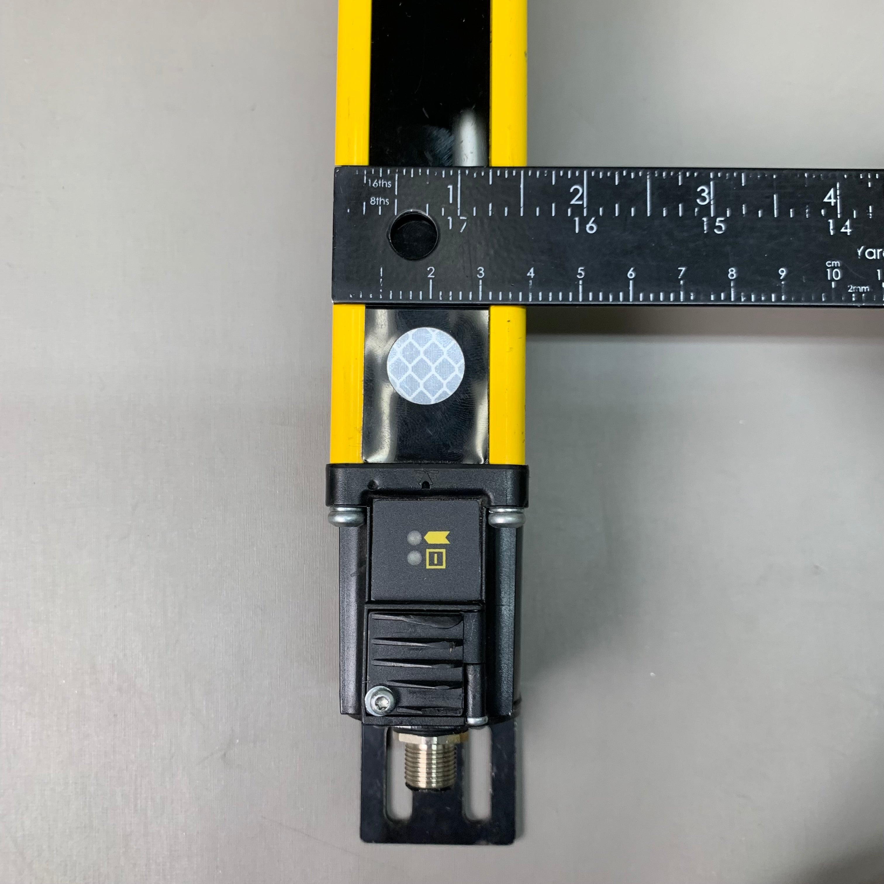 ALLLEN BRADLEY Guard Shield Light Curtain Transmitter 47" x 2" Yellow T4K1440YD Used AS-IS