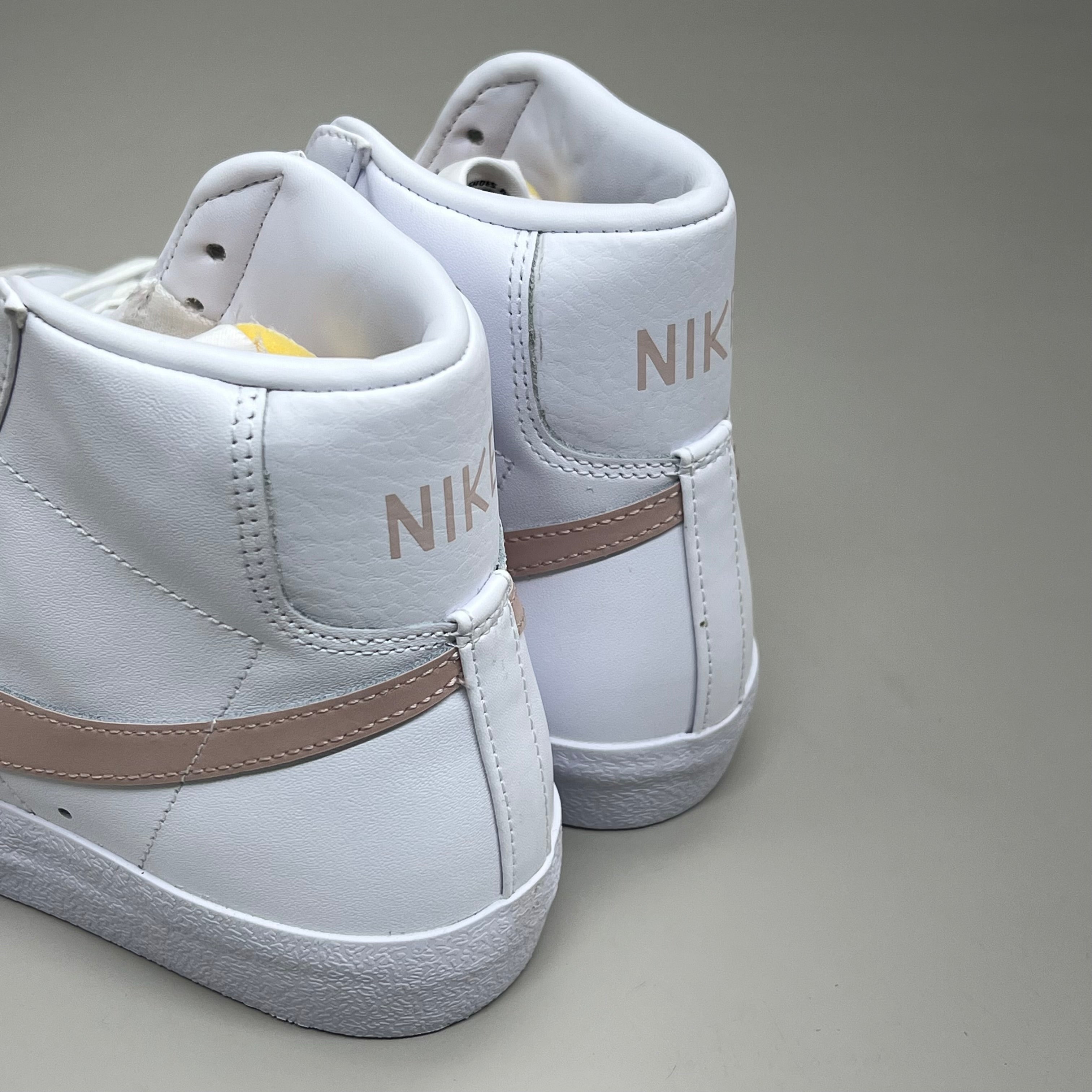 NIKE Blazer Mid '77 Retro Sneakers SZ Womens 12 Mens 10.5 White/Pink CZ1055 118