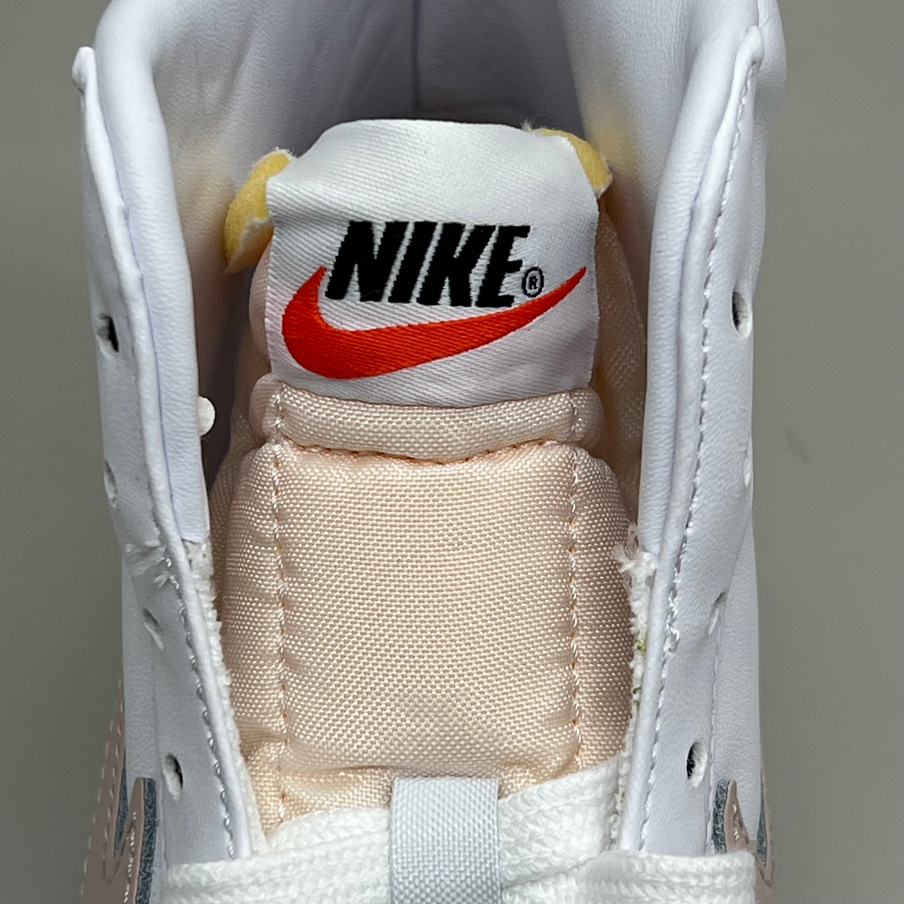 NIKE Blazer Mid '77 Retro Sneakers SZ Womens 12 Mens 10.5 White/Pink CZ1055 118