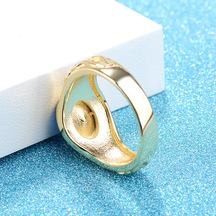 Simple and elegant men's ring plated with platinum, gold, and artificial gemstones