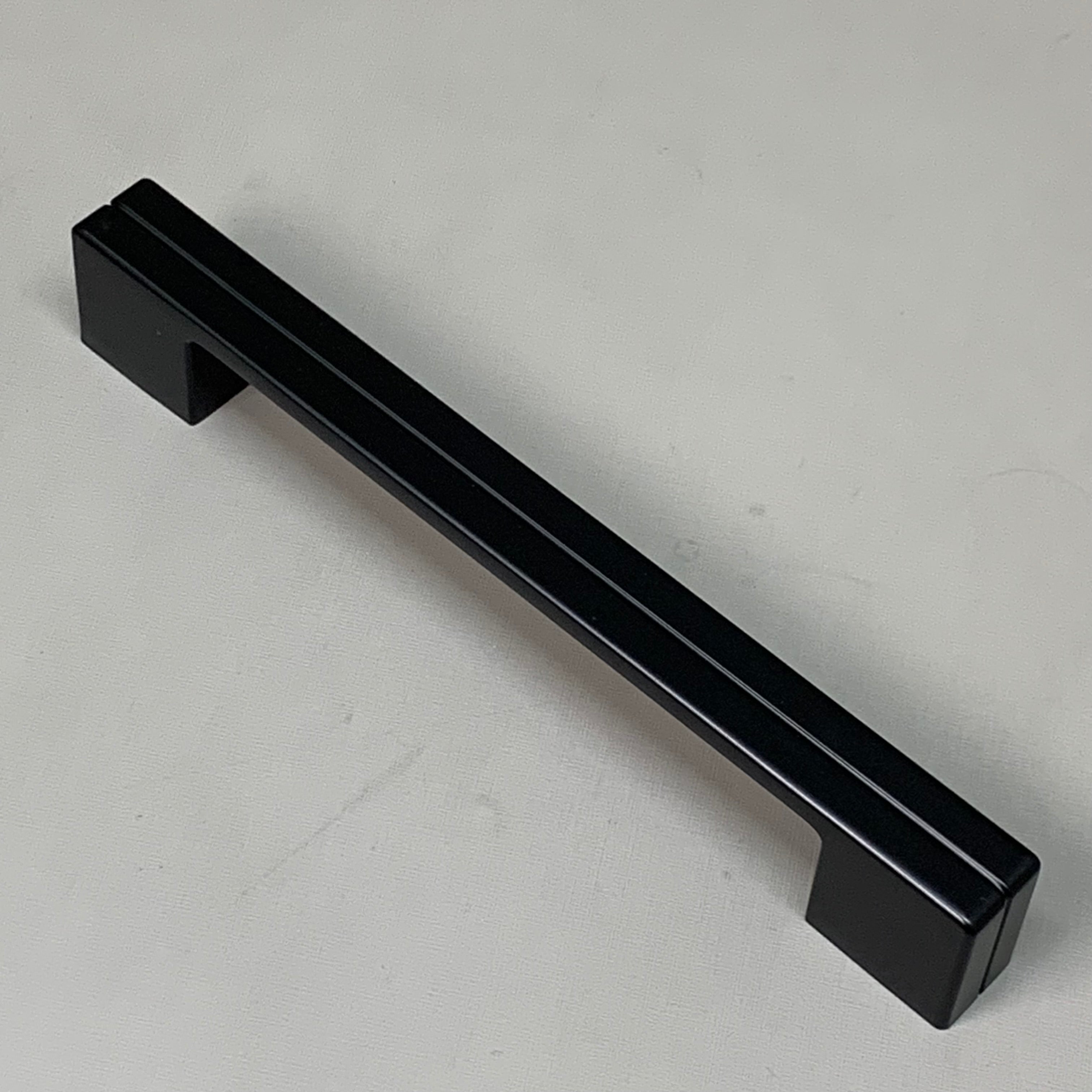 BERENSON 25 PACK!! Skyline Pull Handle Matte Black 160mm CC 9205-1055-P