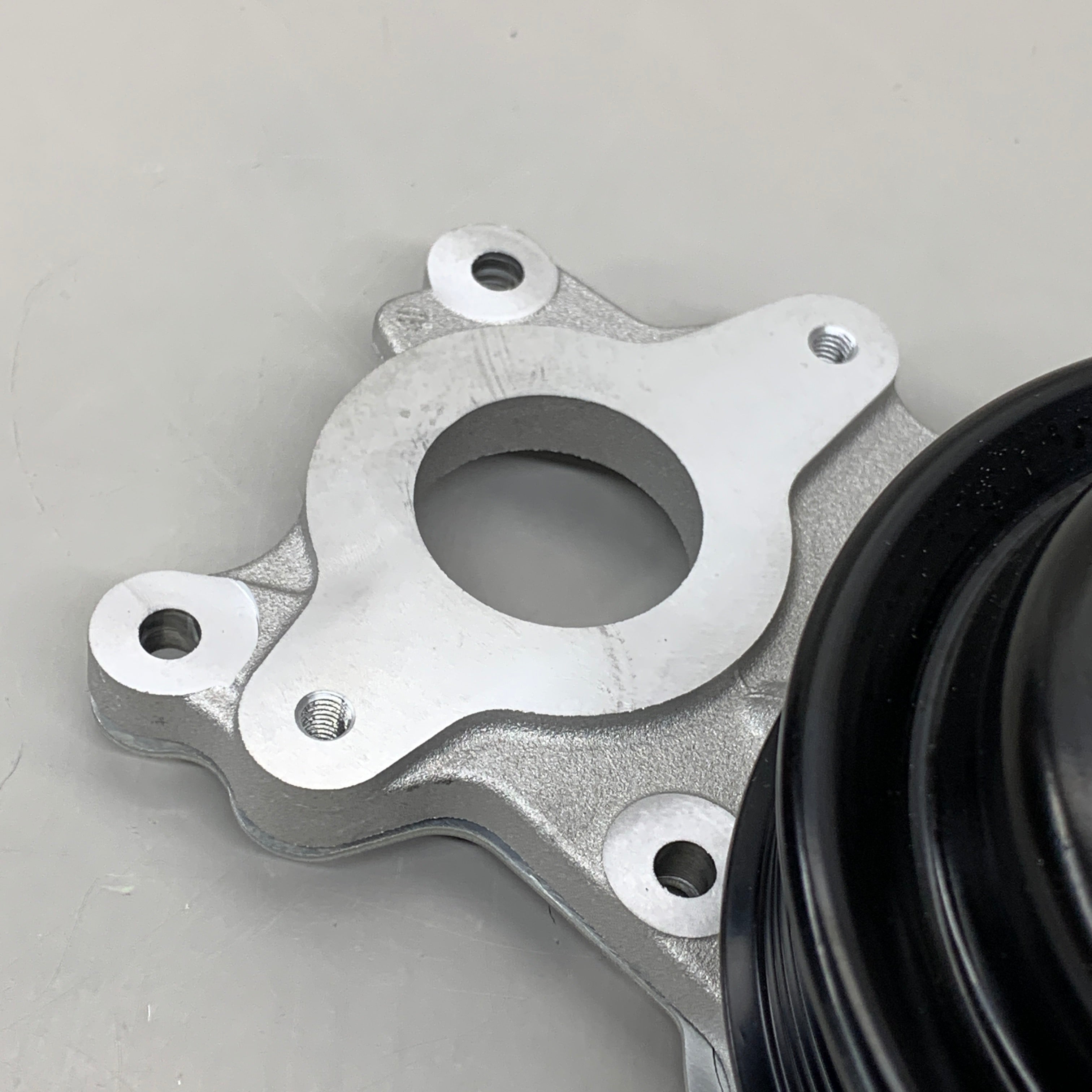 GMB Engine Water Pump for Mobility/Ford Vehicles 194197 125-3285