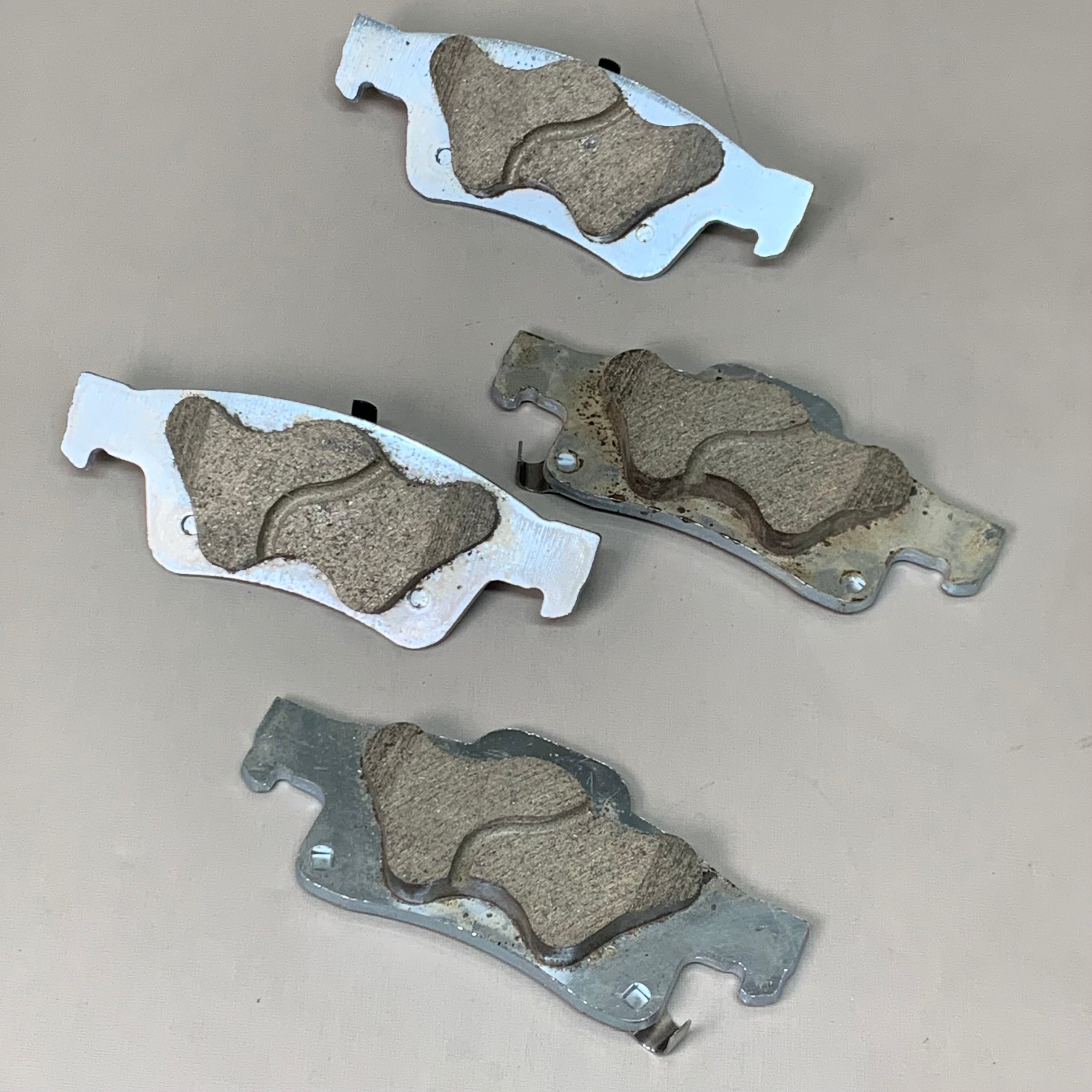WAGNER OEx Premium Ceramic Disc Brake Pad Set 6" x 2" Grey OEX1498