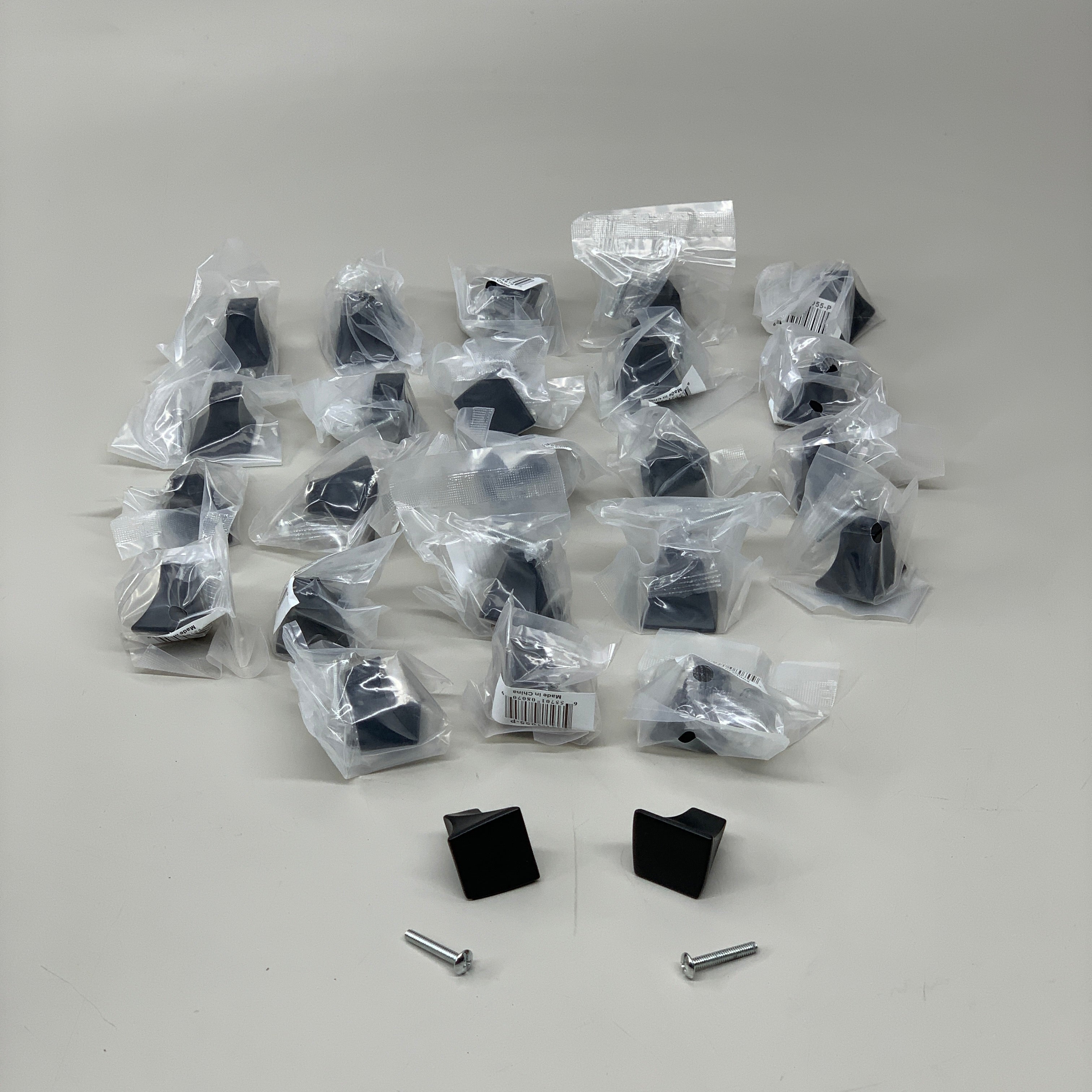 BERENSON 25 PACK!! Fluidic Contemporary Cabinet Knob Black 9441-1055-P