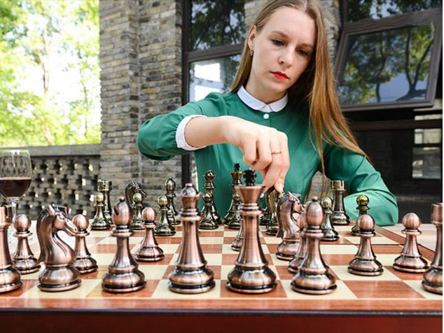 Chess deluxe gift box metal bronze folding board game chess gifts