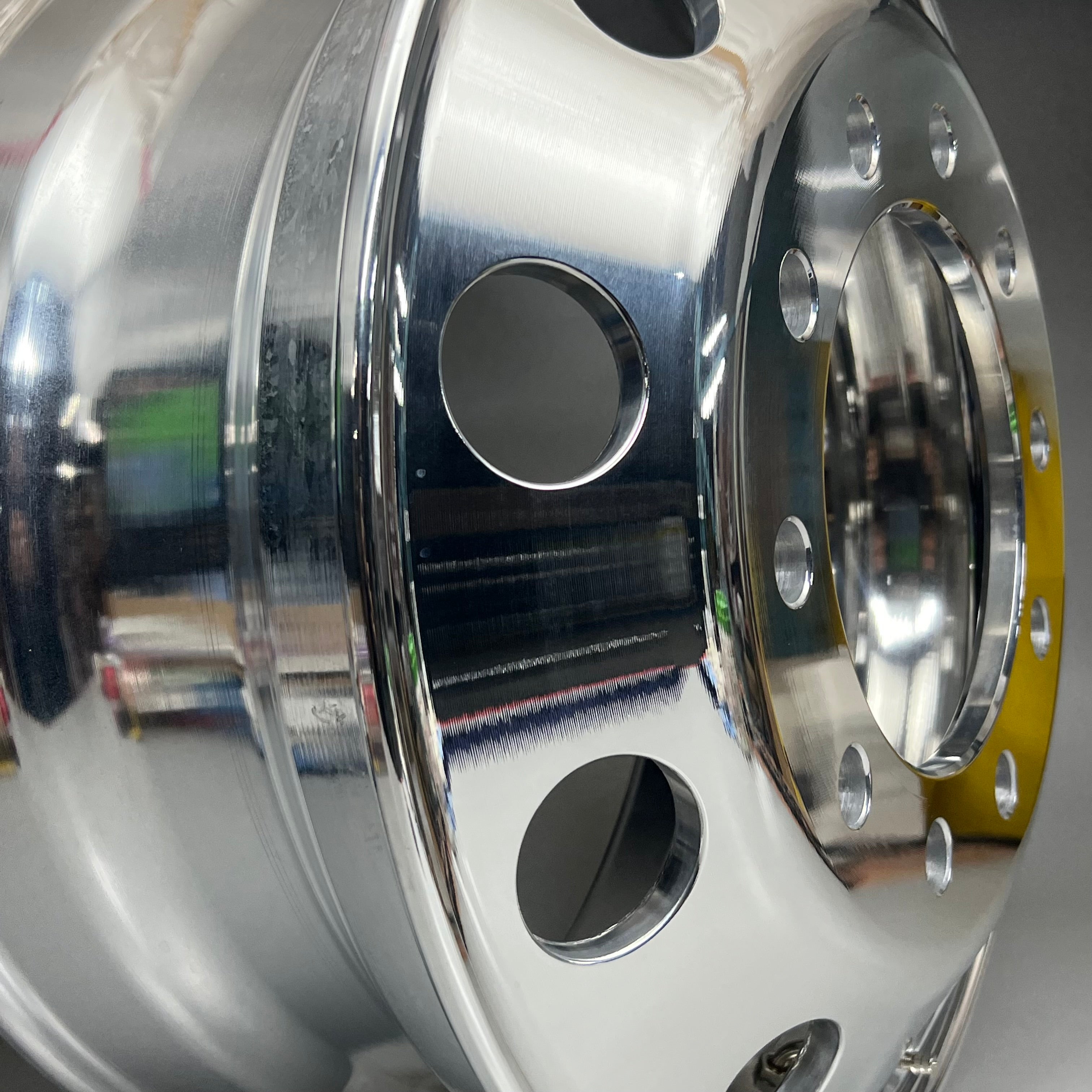 ACCURIDE Accu-Lite 22.5 x 8.25 Inch Aluminum Hub Pilot Wheel 10 Hole 43644 XP