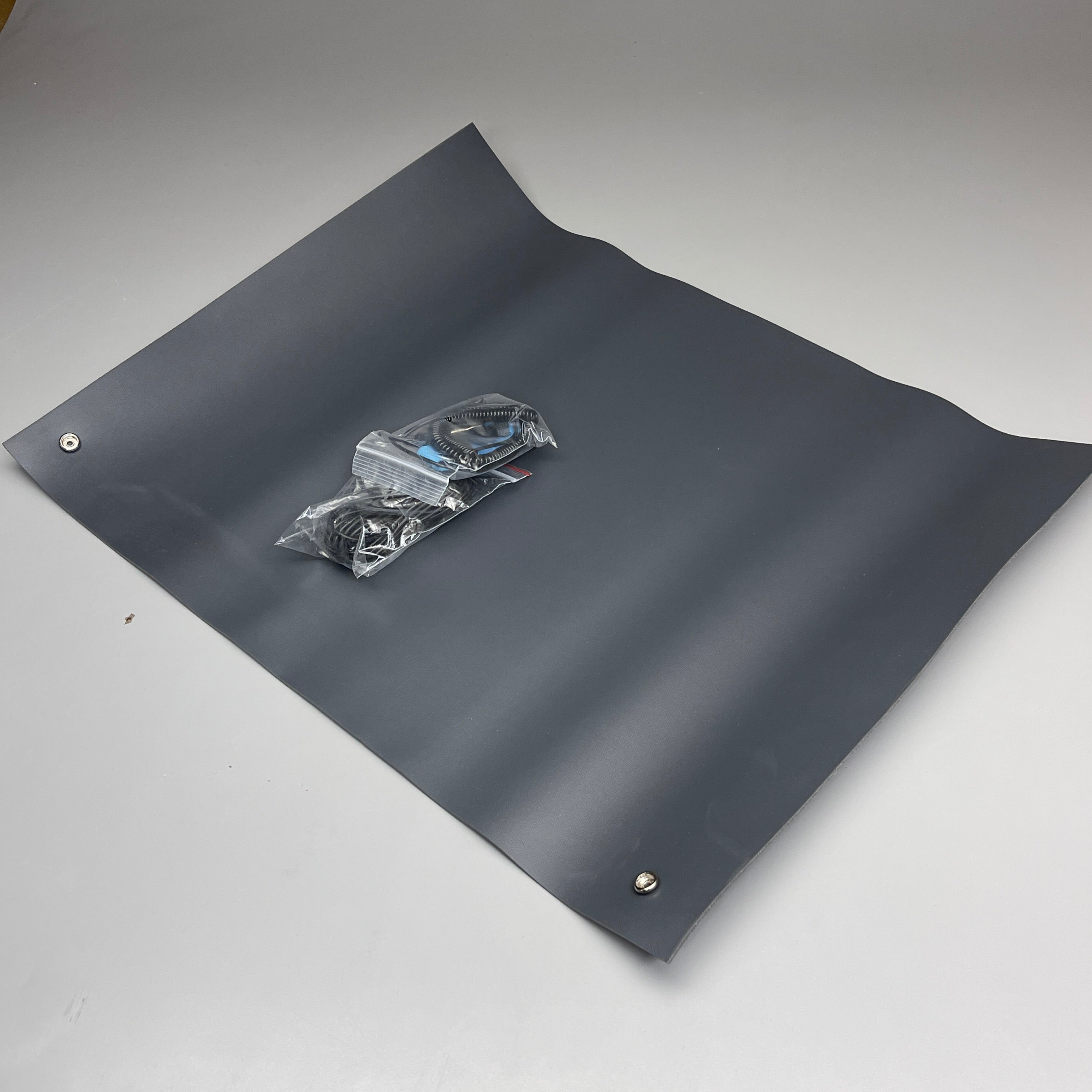 BERTECH ESD Anti-Static Mat Sz 18” x 24” Dark Grey 3059T-18x24GKT