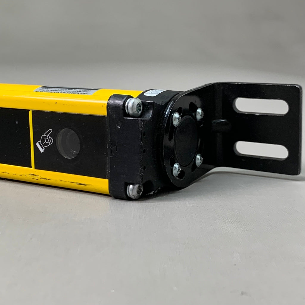 ALLLEN BRADLEY Guard Shield Light Curtain Transmitter 47" x 2" Yellow T4K1440YD Used AS-IS