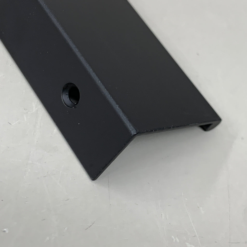 BERENSON (25 PACK) Bravo 112mm CC Satin Black Edge Pull Aluminum 1064-4055-P