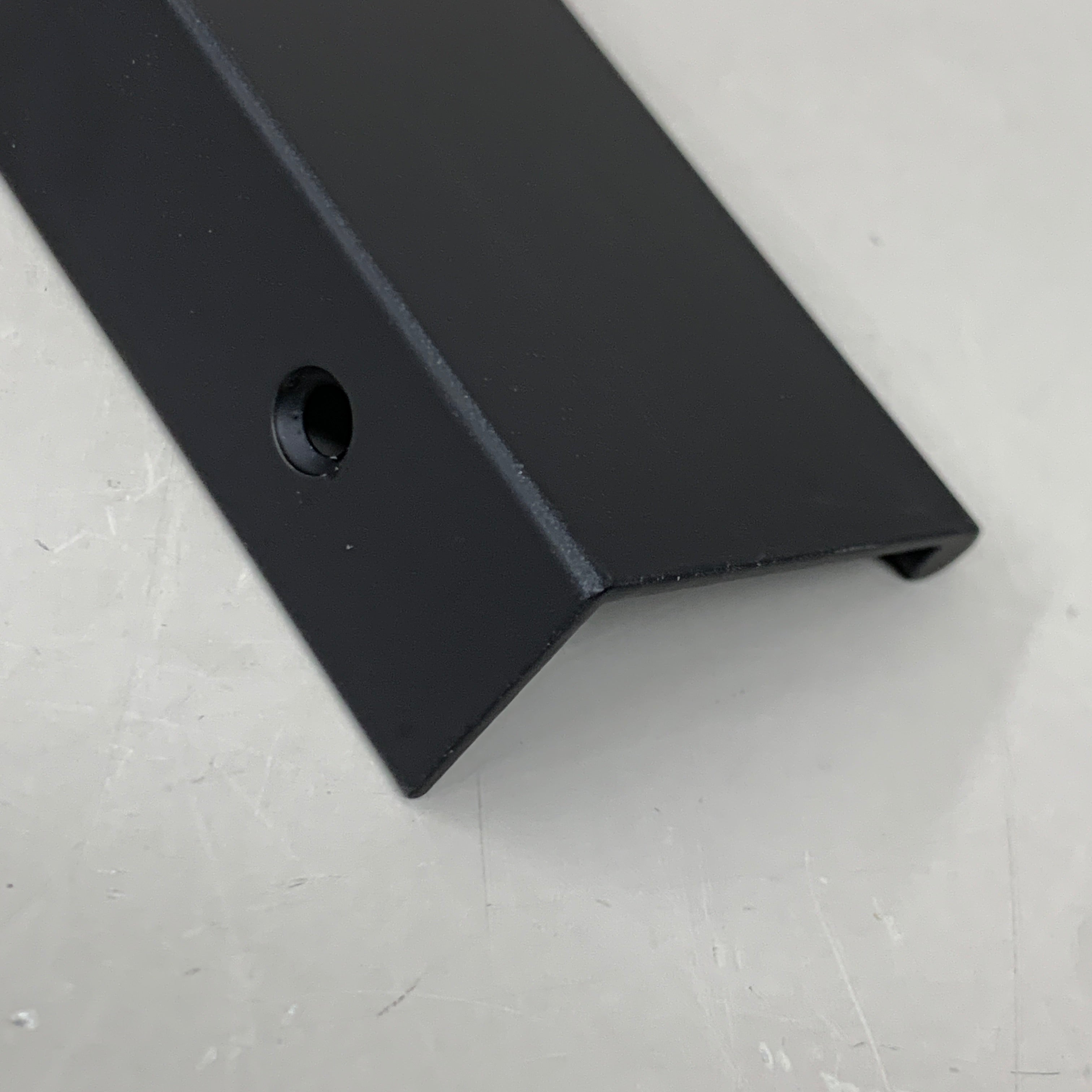 BERENSON (25 PACK) Bravo 112mm CC Satin Black Edge Pull Aluminum 1064-4055-P
