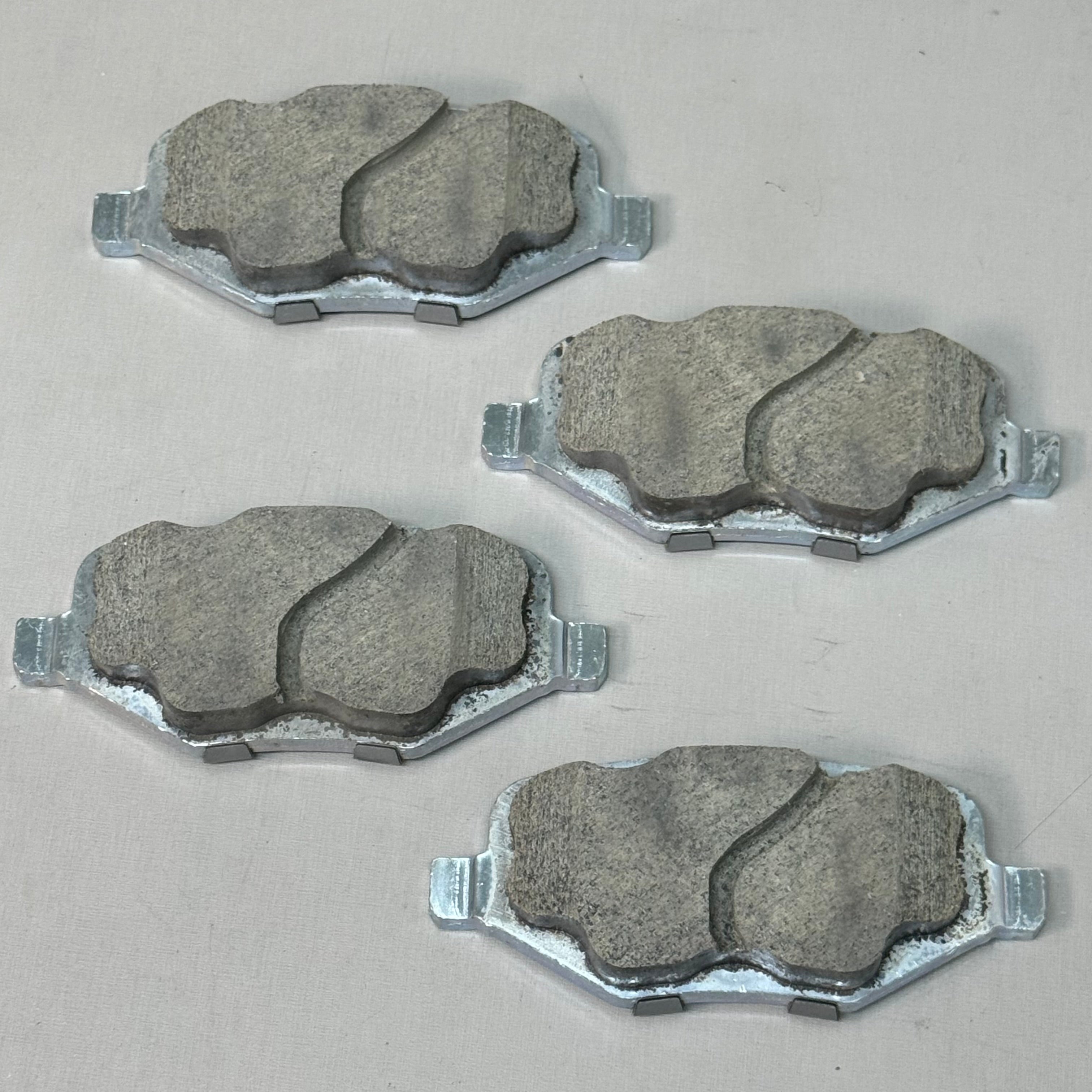 WAGNER OEx Ceramic Disc Brake Pad Set 4 1/2" x 2" Grey OEX1377